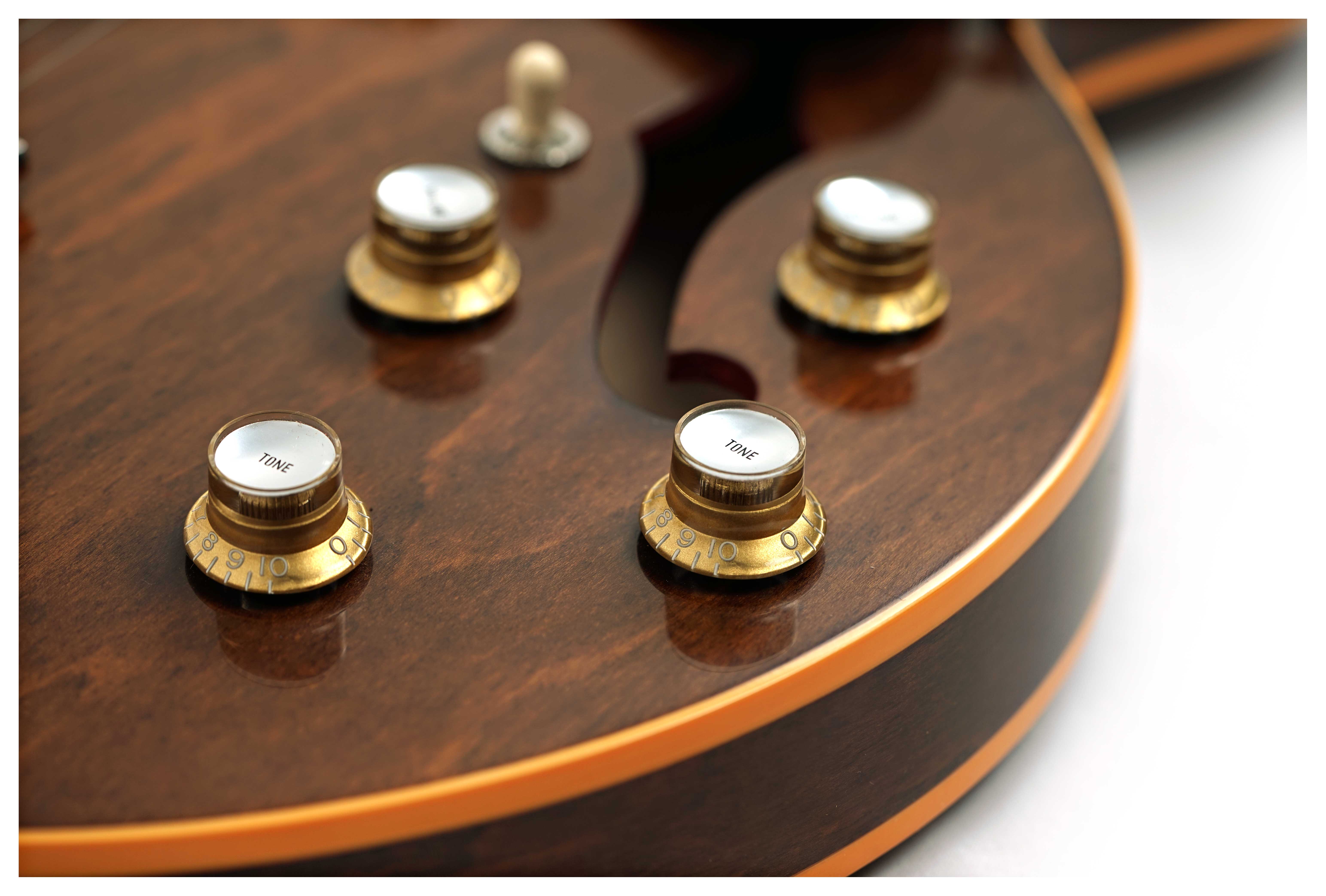 GUITARGUITAR Gibson Custom Shop Dealer Select 1964 ES-335 Walnut #150583