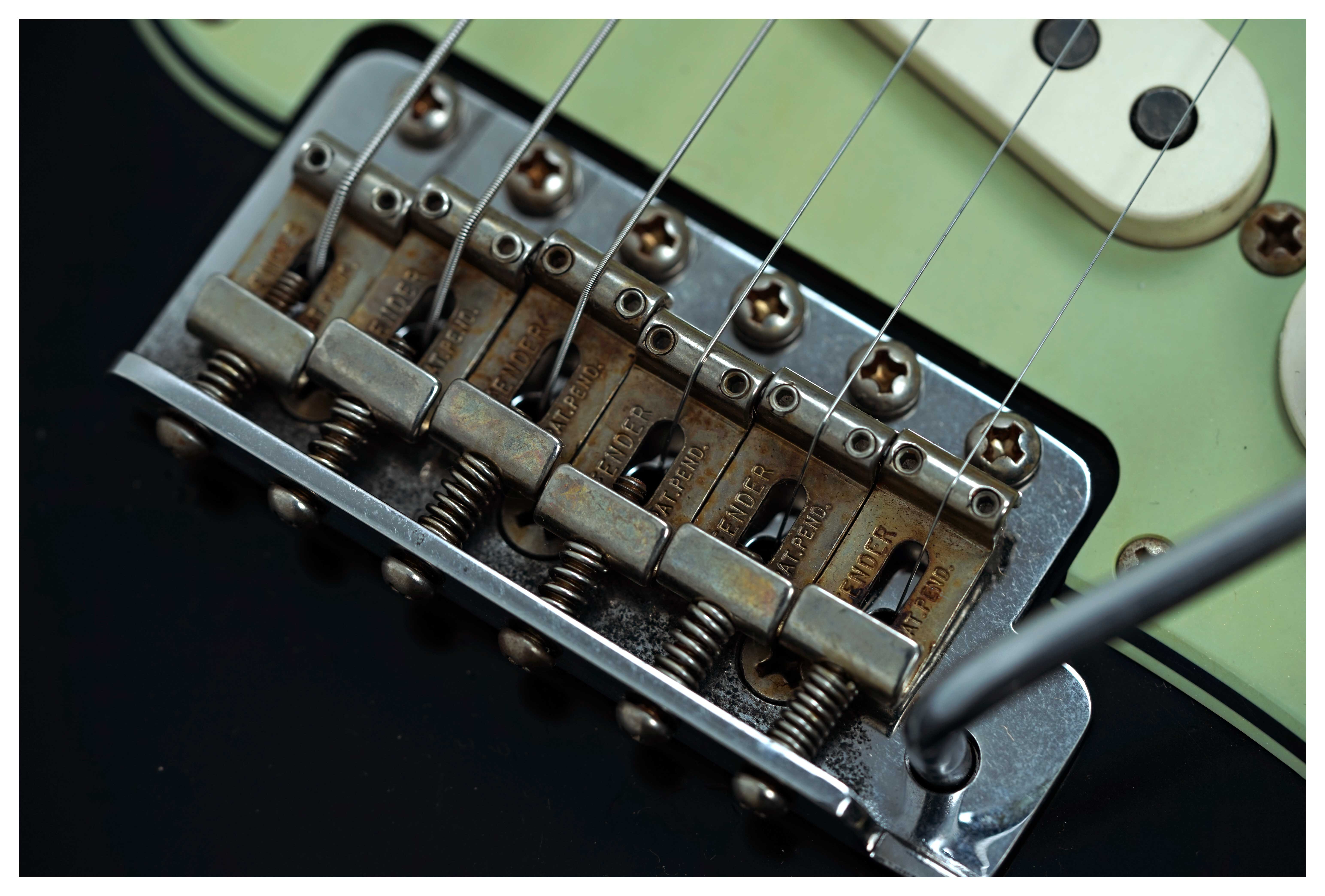 GUITARGUITAR Fender Custom Shop 61 Stratocaster Heavy Relic Black over Shoreline Gold Master Built by Paul Waller #R147453