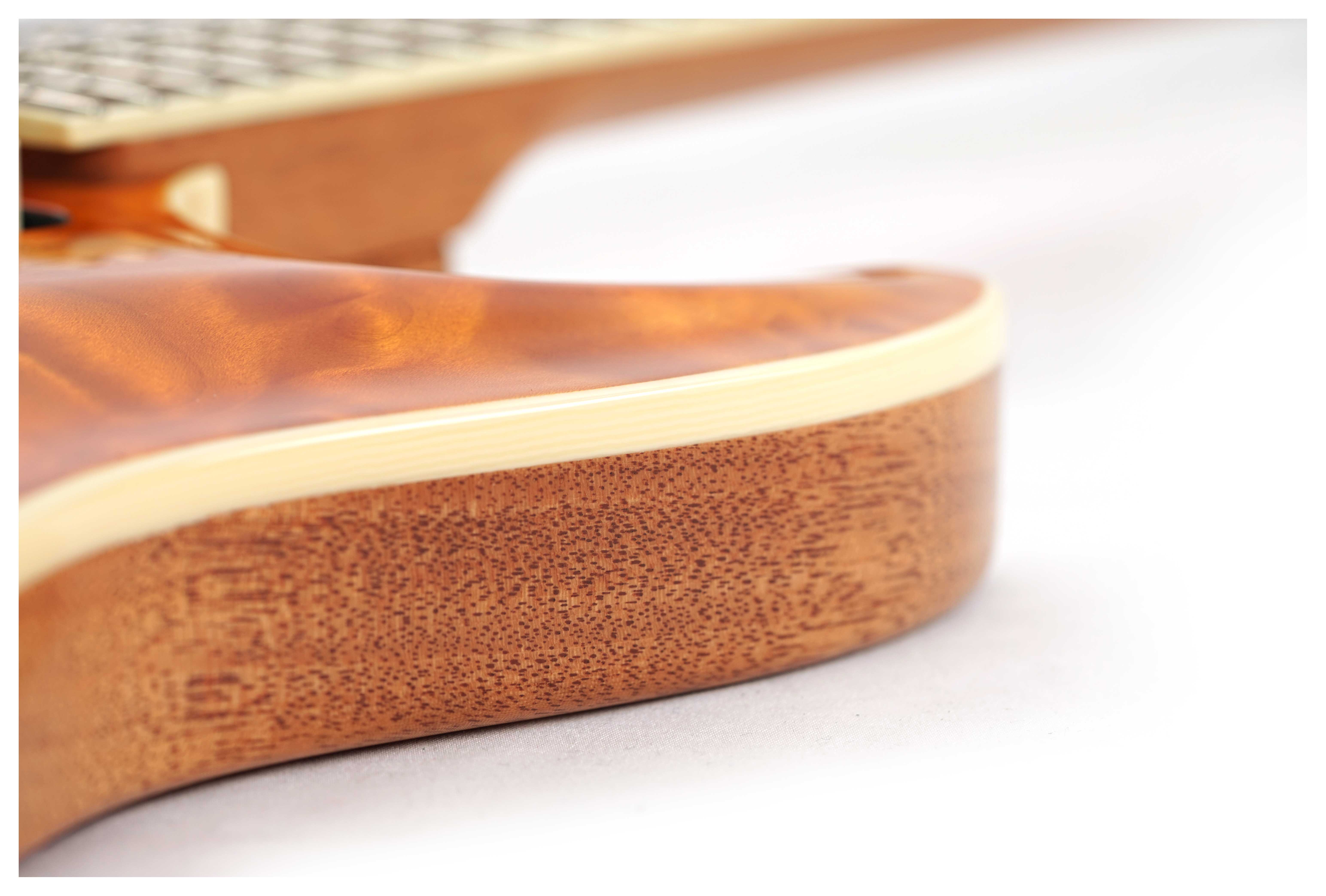 GUITARGUITAR Suhr Custom Standard Carve Top Quilt Trans Caramel
