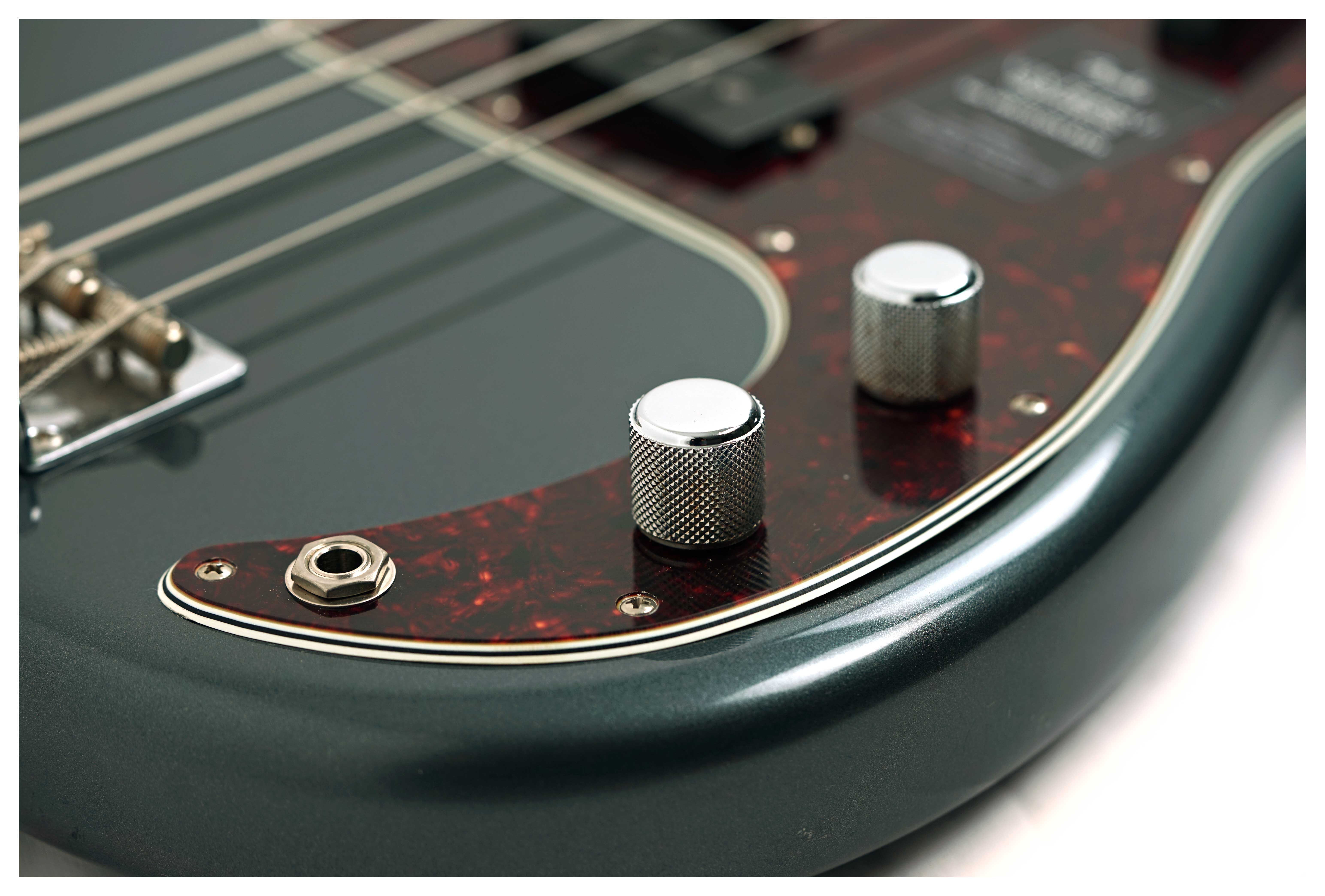 GUITARGUITAR Fender Limited Edition Vintera II Road Worn '60s Precision Bass Rosewood Fingerboard Charcoal Frost Metallic #MX25008107
