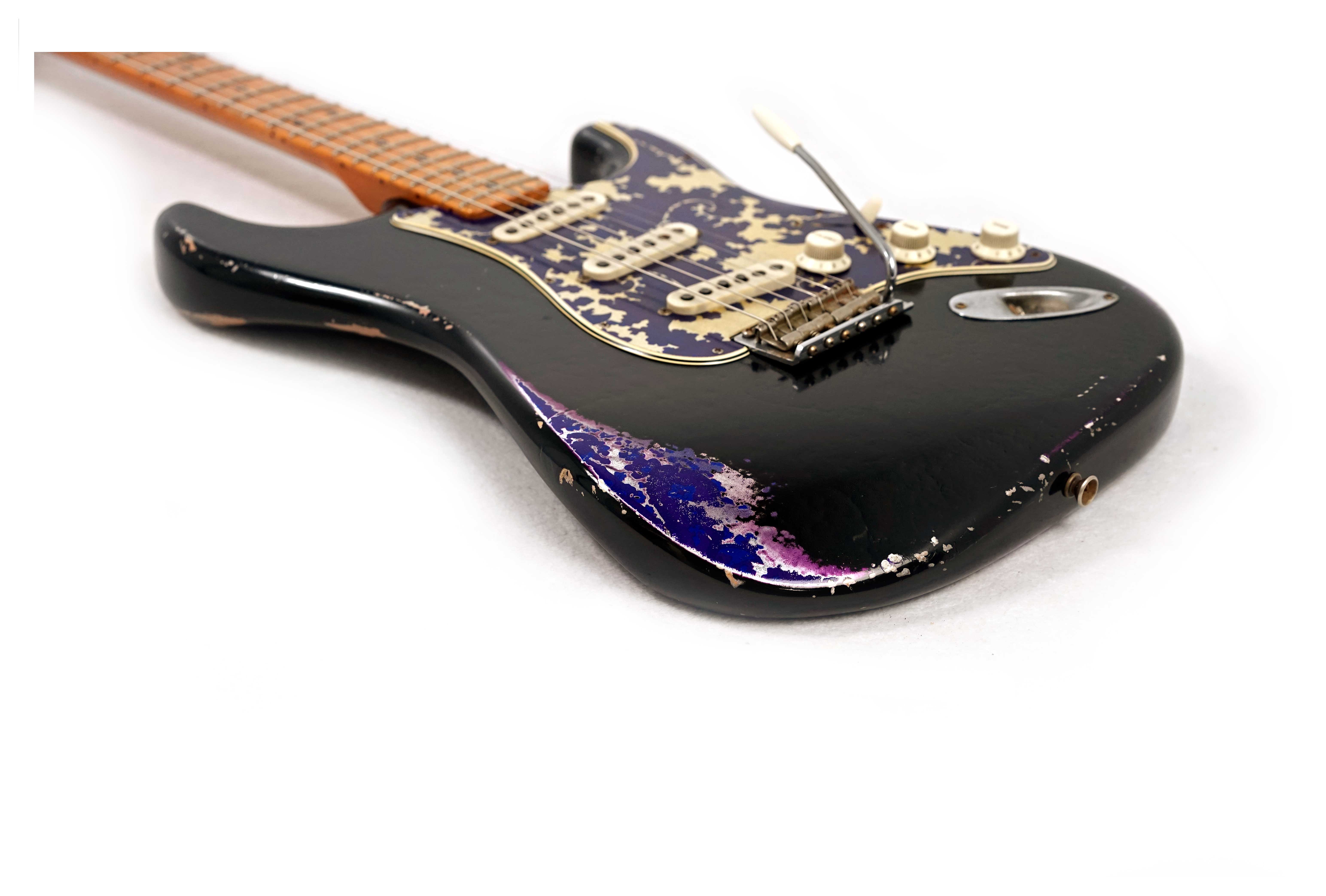 GUITARGUITAR Fender Custom Shop '69 Stratocaster Relic Black Over Purple Paisley Maple Fingerboard Masterbuilt by Dale Wilson (Pre-Owned)