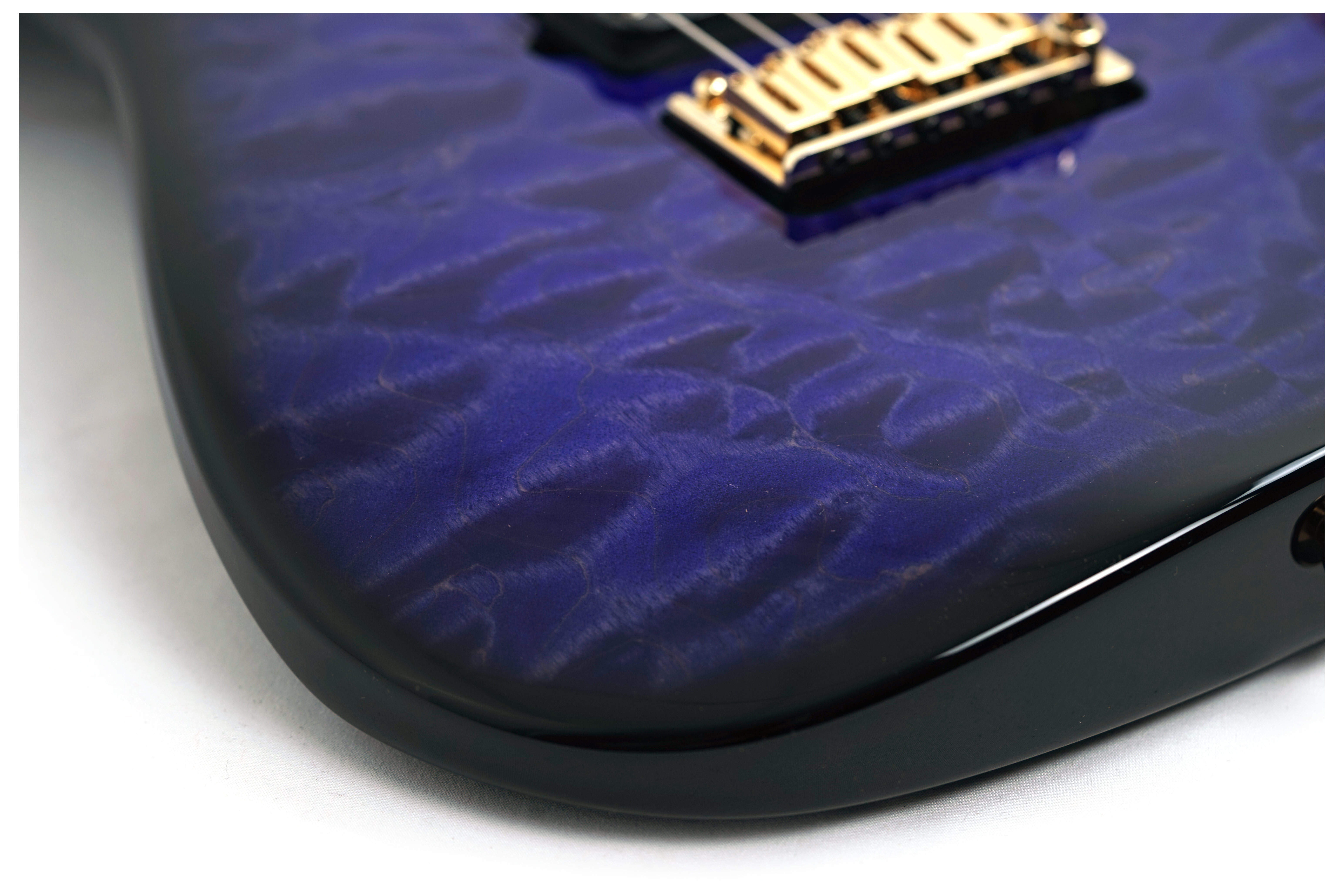 GUITARGUITAR Suhr Limited Edition Standard Thin Burst Quilt Trans Purple #90131