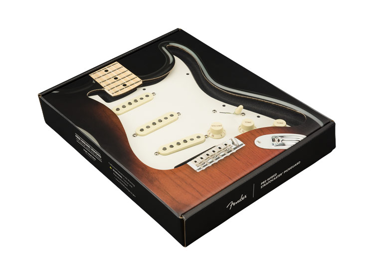 GUITARGUITAR Fender Pre-Wired Stratocaster Pickguard Custom Shop Custom '69 SSS Parchment 11 Hole
