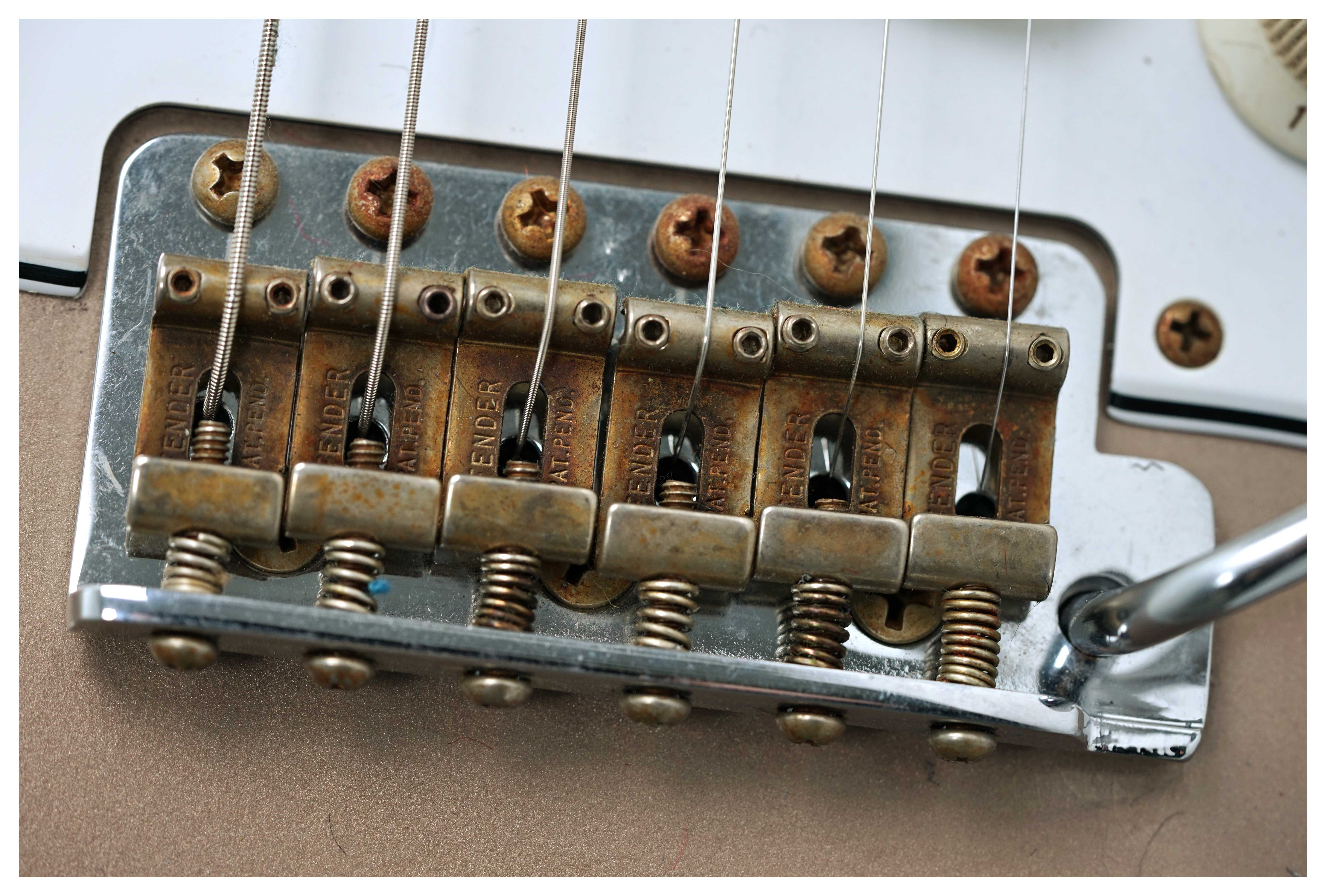 GUITARGUITAR Fender Custom Shop 1962 Stratocaster Journeyman Relic Shoreline Gold Masterbuilt by Austin MacNutt