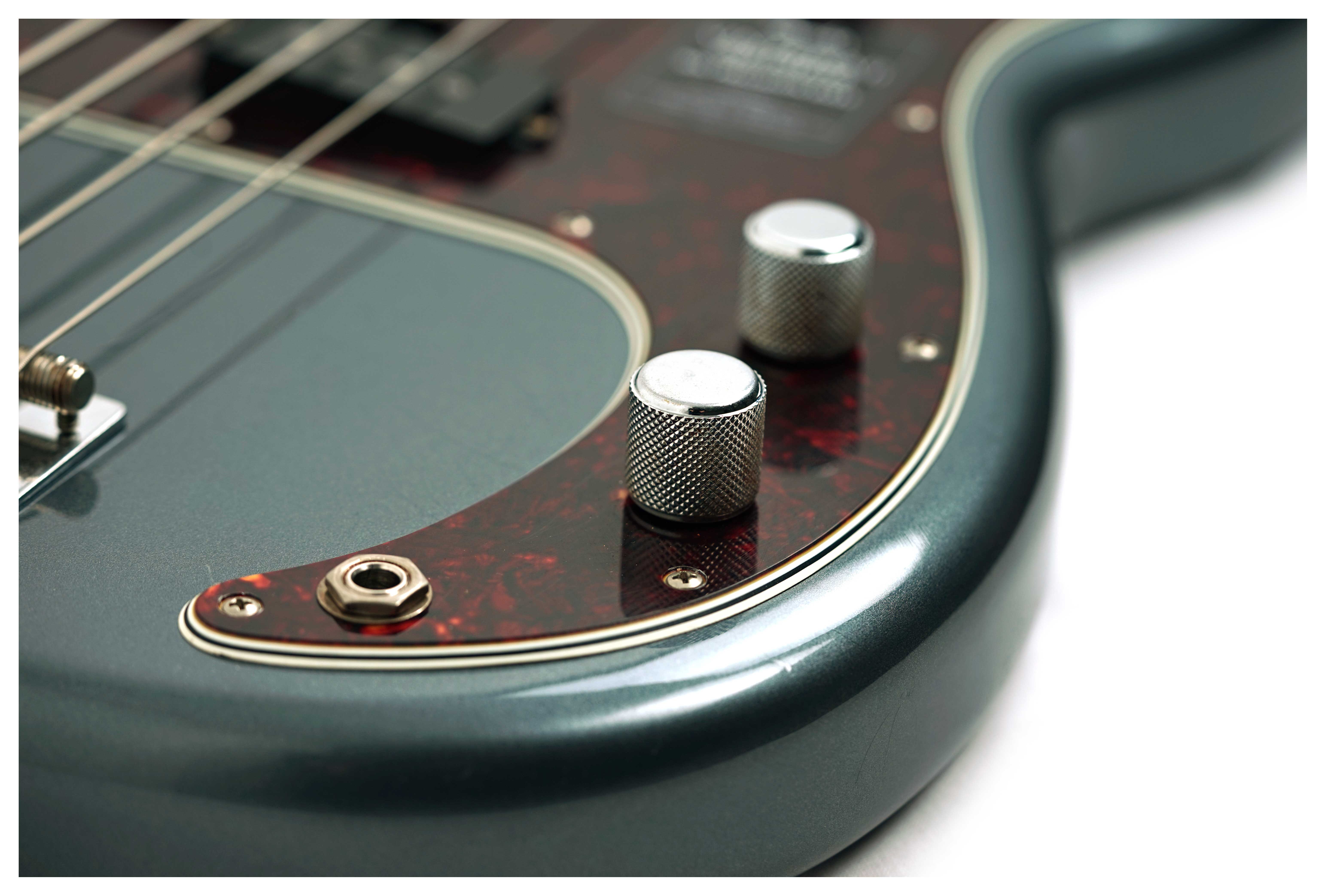 GUITARGUITAR Fender Limited Edition Vintera II Road Worn '60s Precision Bass Rosewood Fingerboard Charcoal Frost Metallic #MX25138294