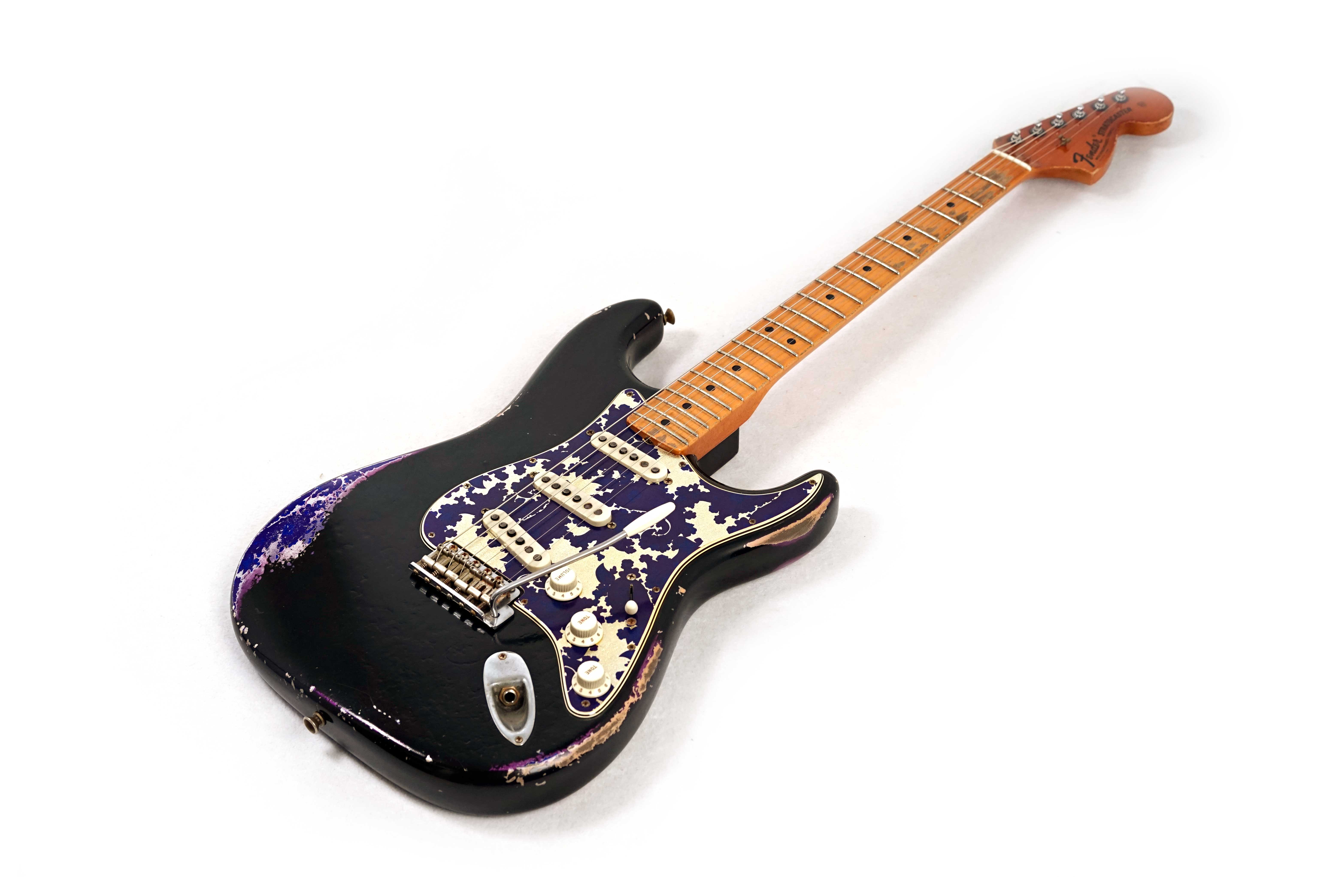 GUITARGUITAR Fender Custom Shop '69 Stratocaster Relic Black Over Purple Paisley Maple Fingerboard Masterbuilt by Dale Wilson (Pre-Owned)