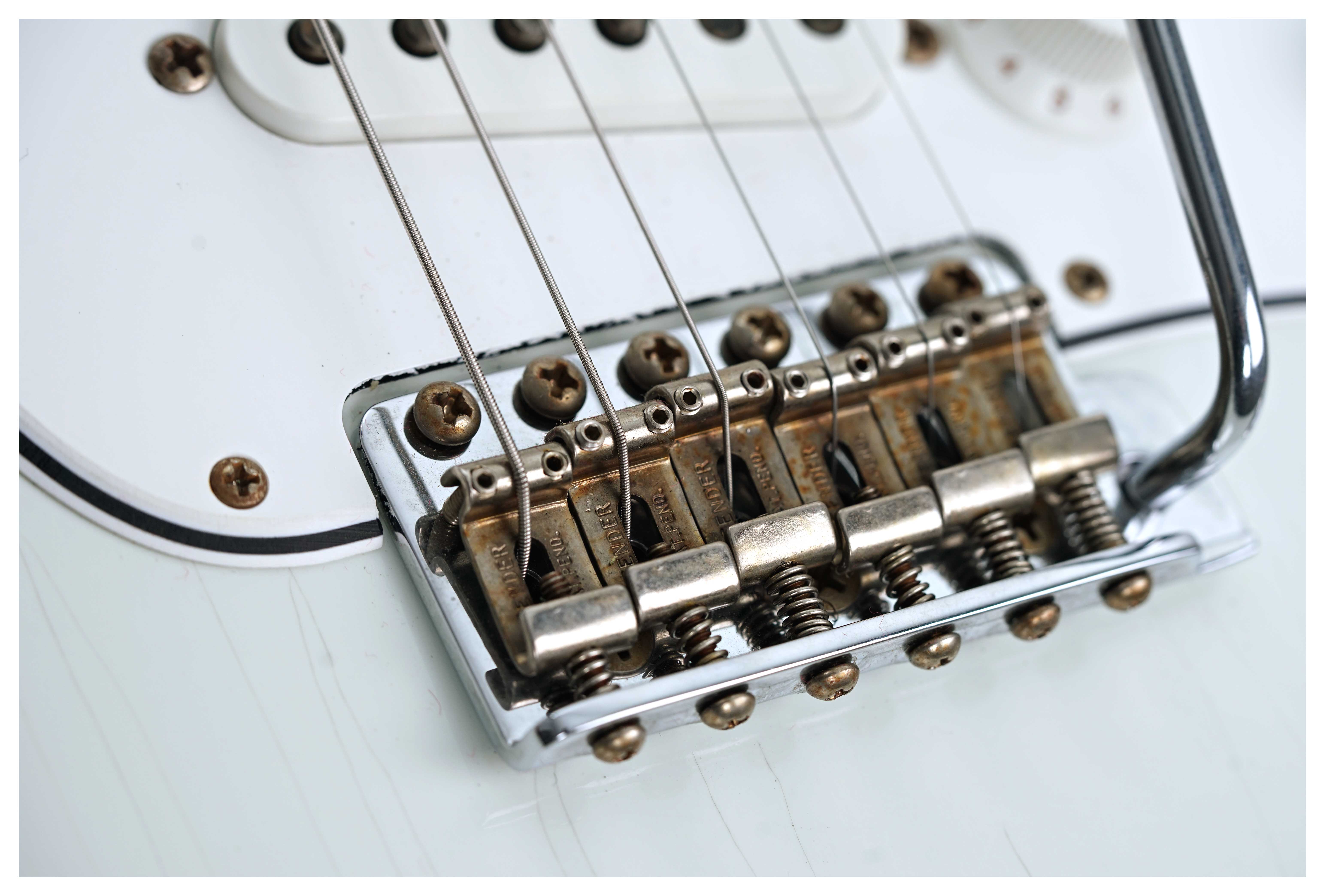 GUITARGUITAR Fender Custom Shop Mid '60s Collection Stratocaster Relic Faded Olympic White #R143641