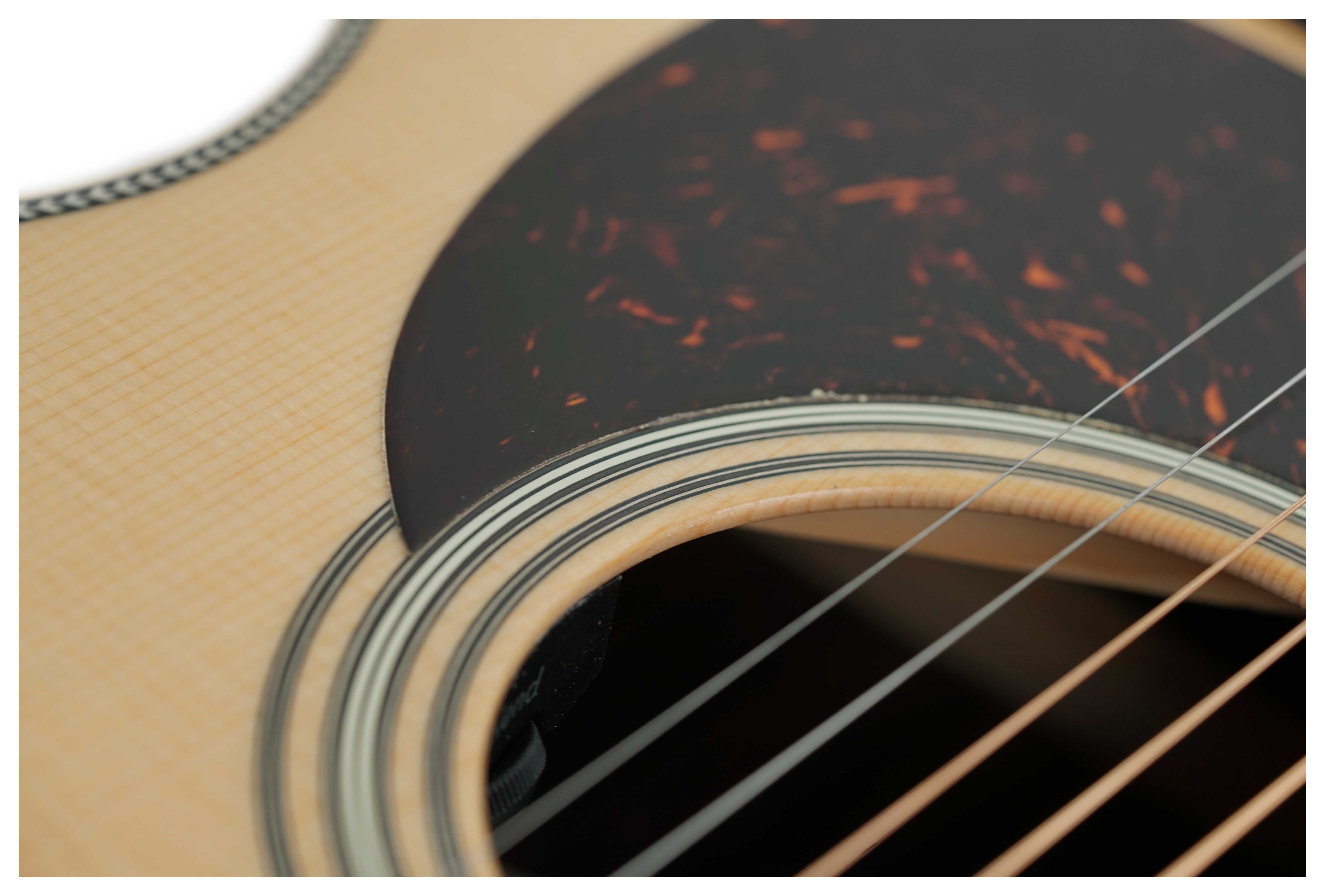 GUITARGUITAR Martin OM28E Modern Deluxe