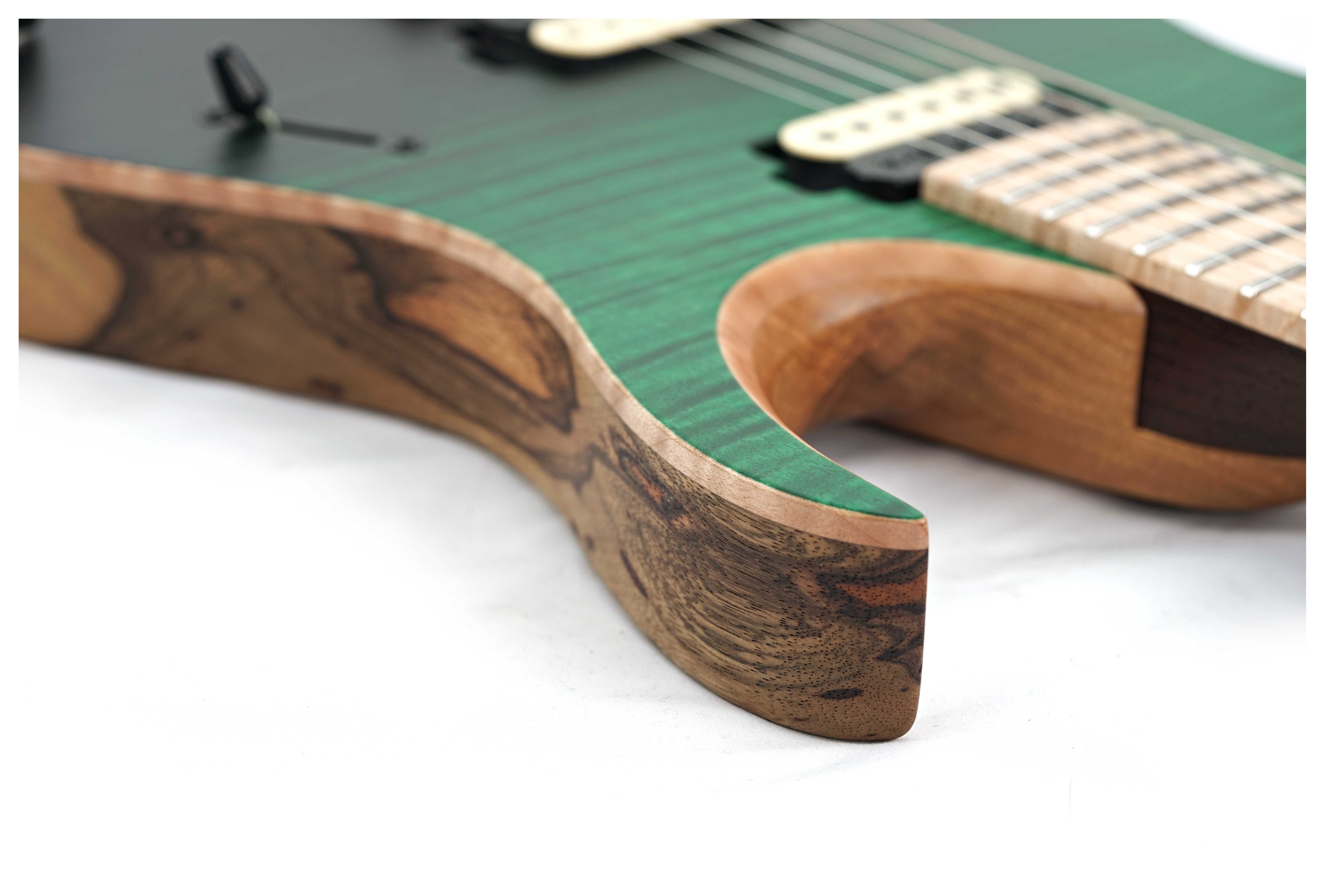 GUITARGUITAR Mayones Hydra Elite 6 5A Flame Maple, Birdseye Maple Fingerboard, Black Green Horizon Satin #HF0000760