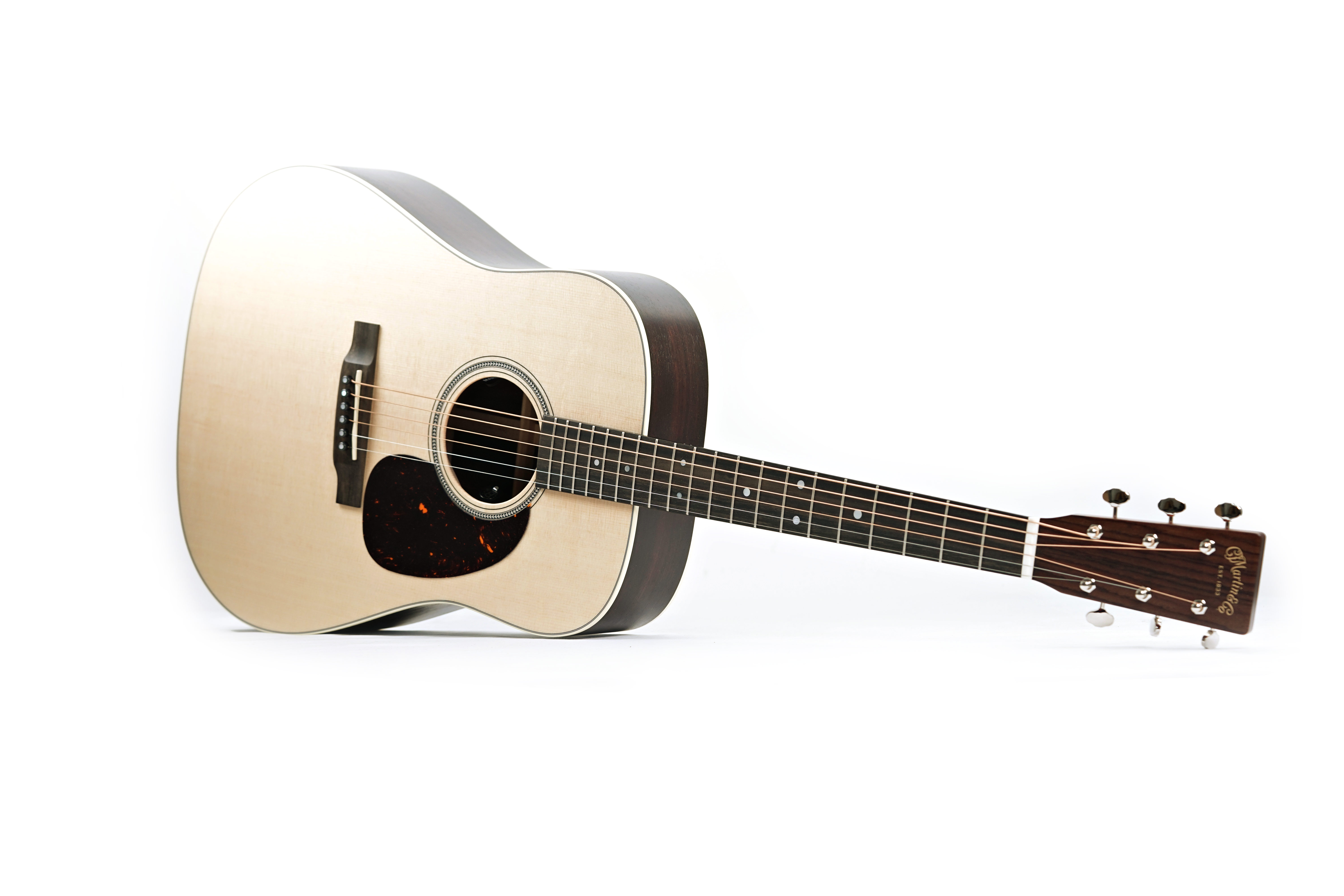GUITARGUITAR Martin D-16E