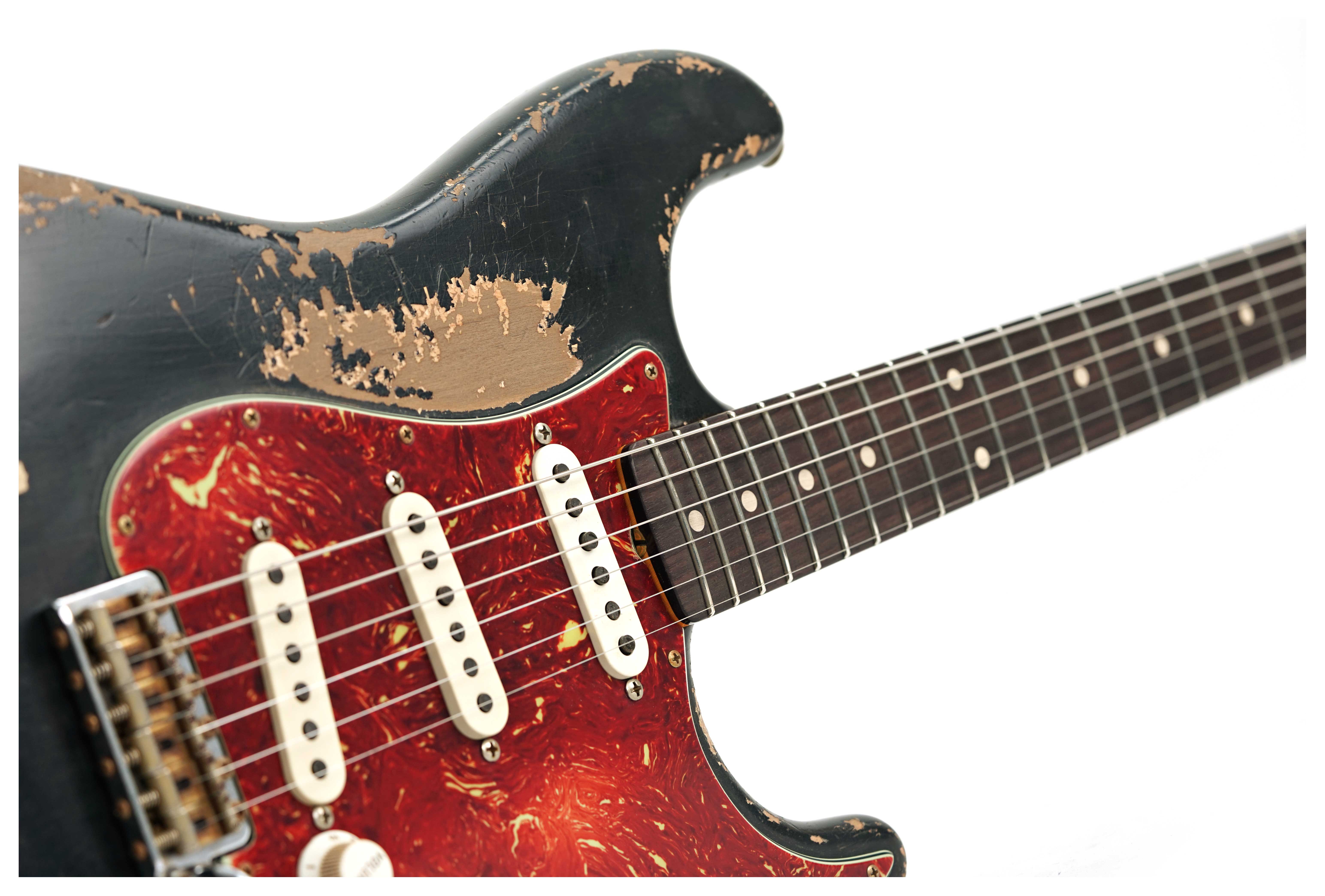 GUITARGUITAR Fender Custom Shop 61 Stratocaster Heavy Relic Black over Desert Sand Rosewood Fingerboard Master Built by Austin MacNutt #R139998