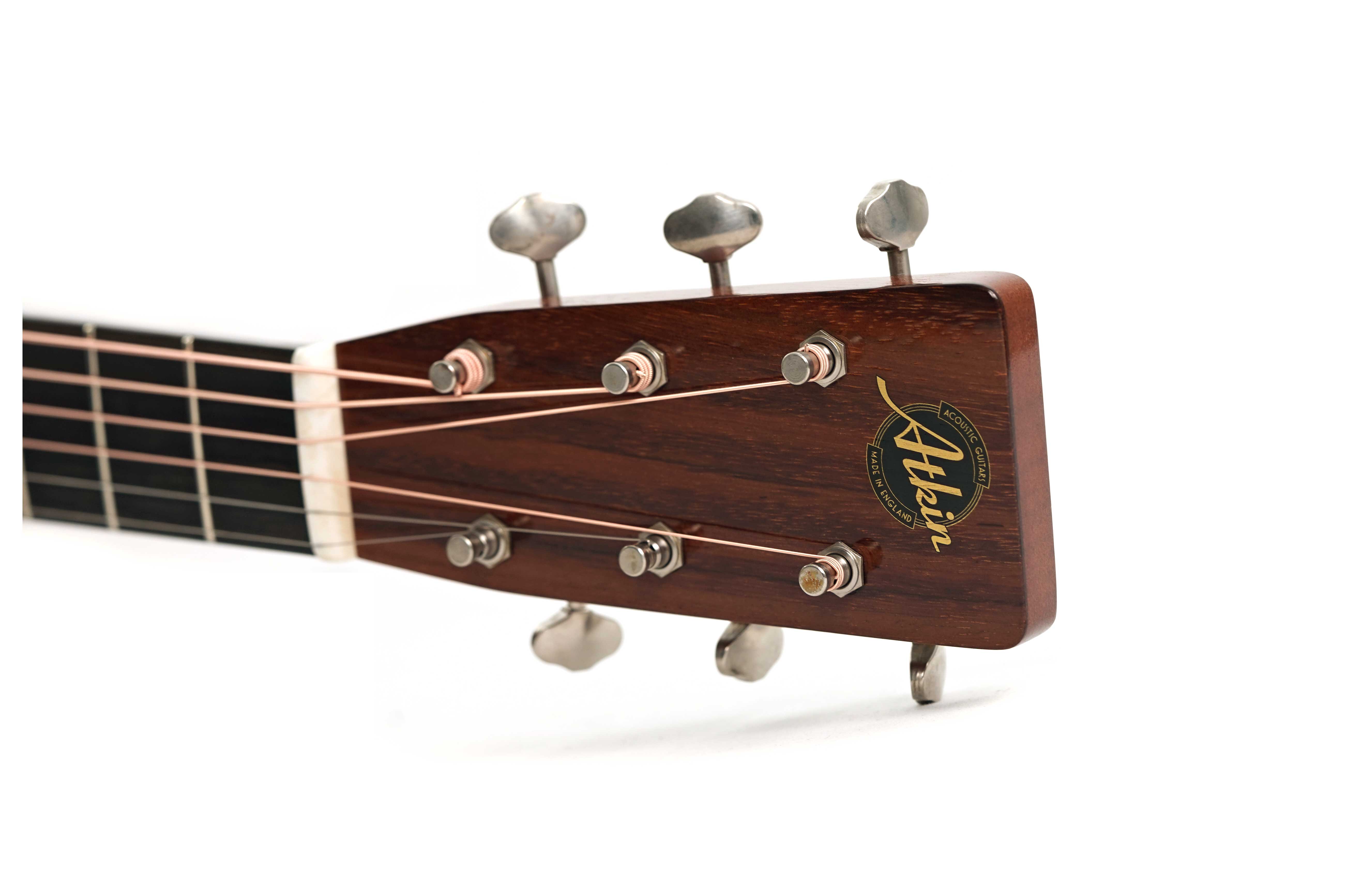 GUITARGUITAR Atkin The Essential D