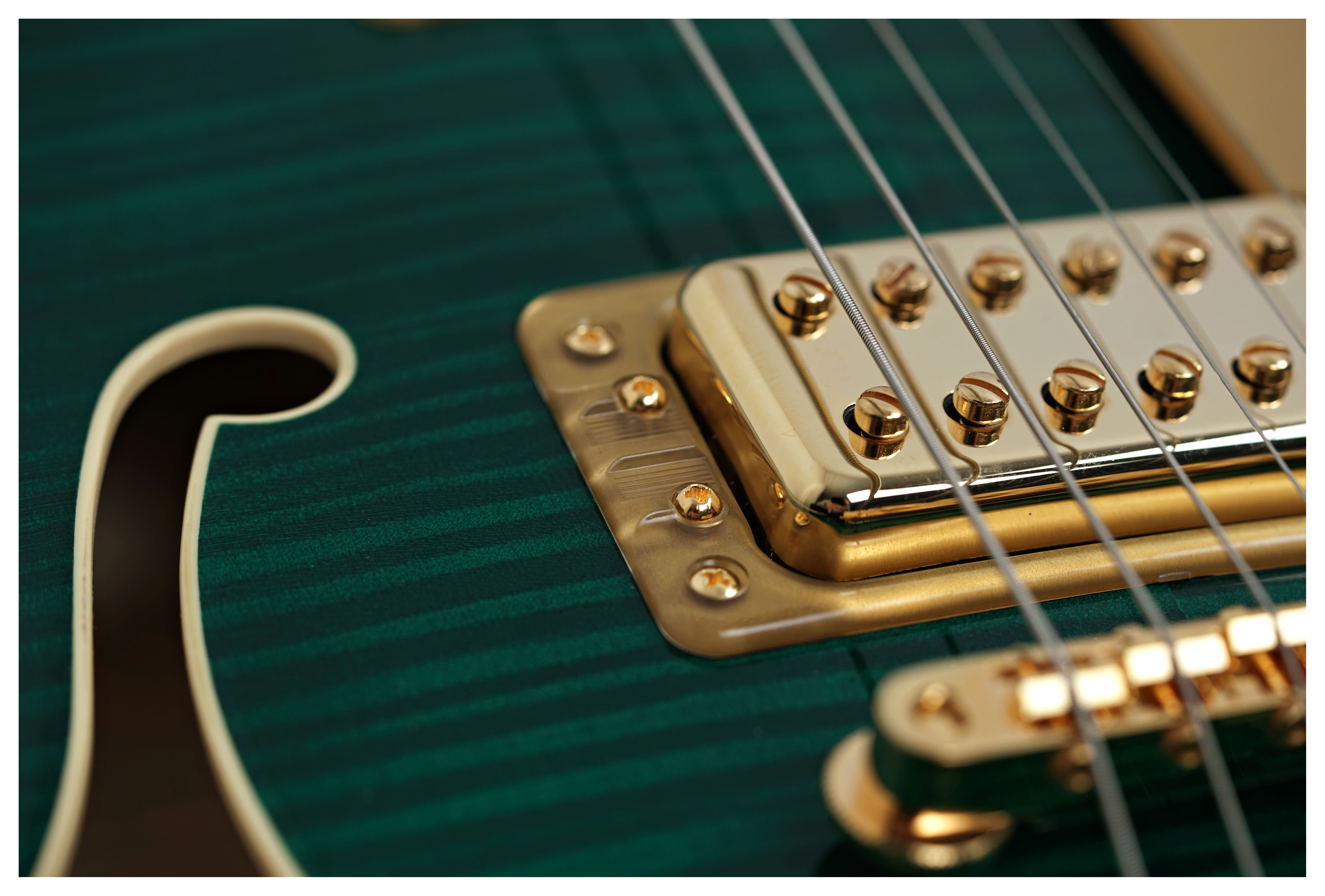 GUITARGUITAR Gretsch Broadkaster Jr. LX Figured CB with String Thru Bigsby and Gold Hardware Ebony Fingerboard Tropic Aura #JT25103202