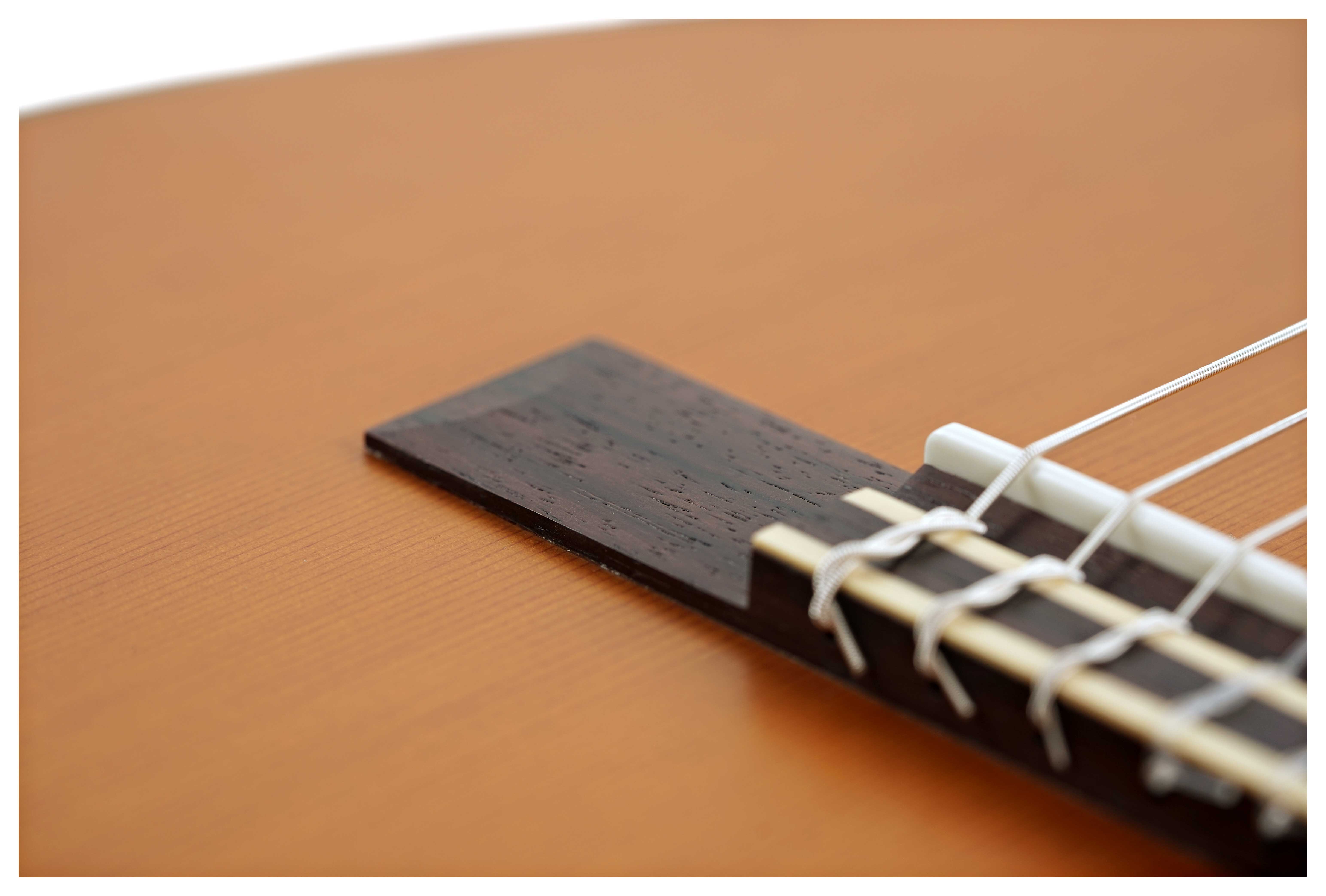 GUITARGUITAR Yamaha CG122MC Classical Cedar