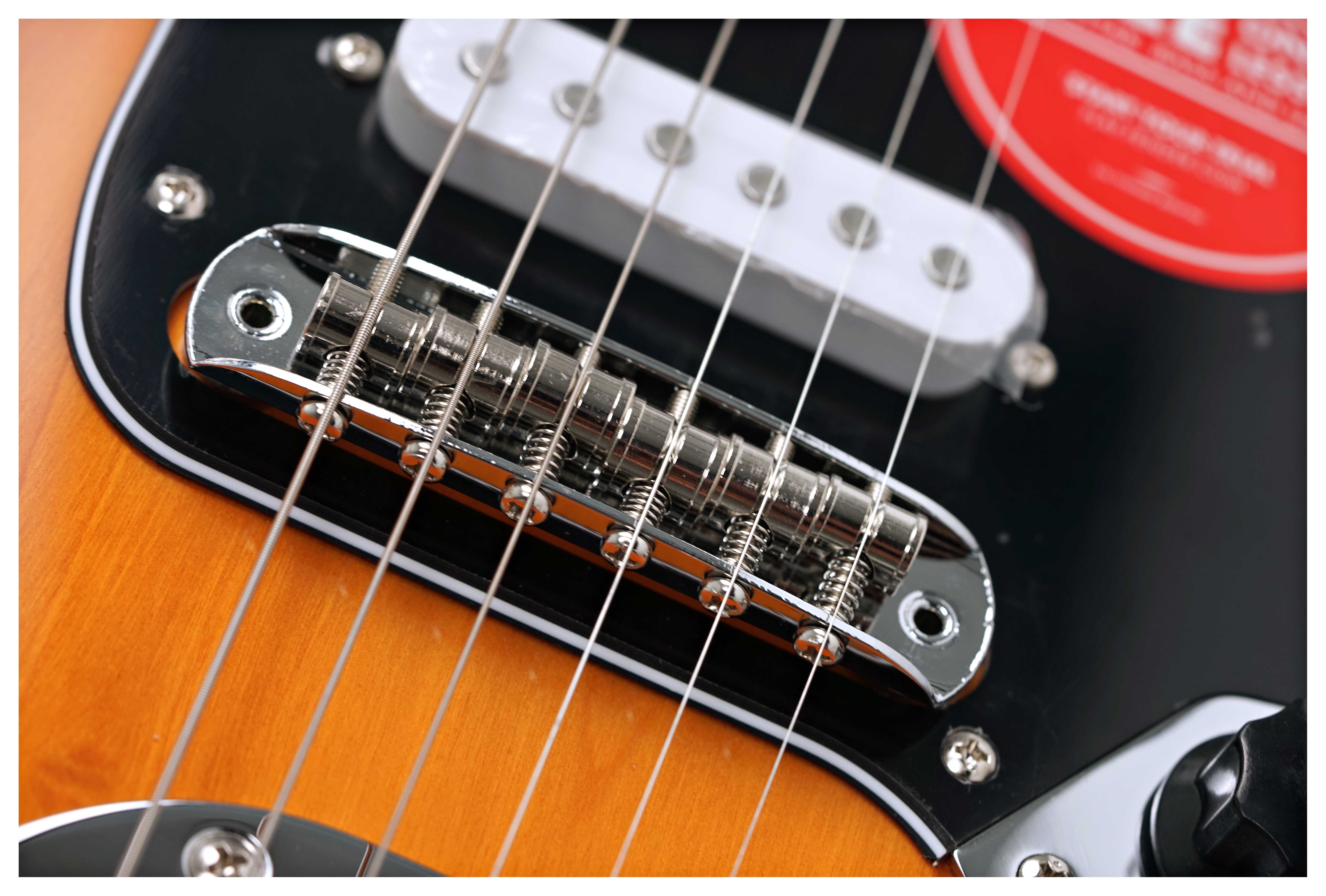 GUITARGUITAR Squier Affinity Series Jaguar Indian Laurel Fingerboard Black Pickguard 3-Colour Sunburst