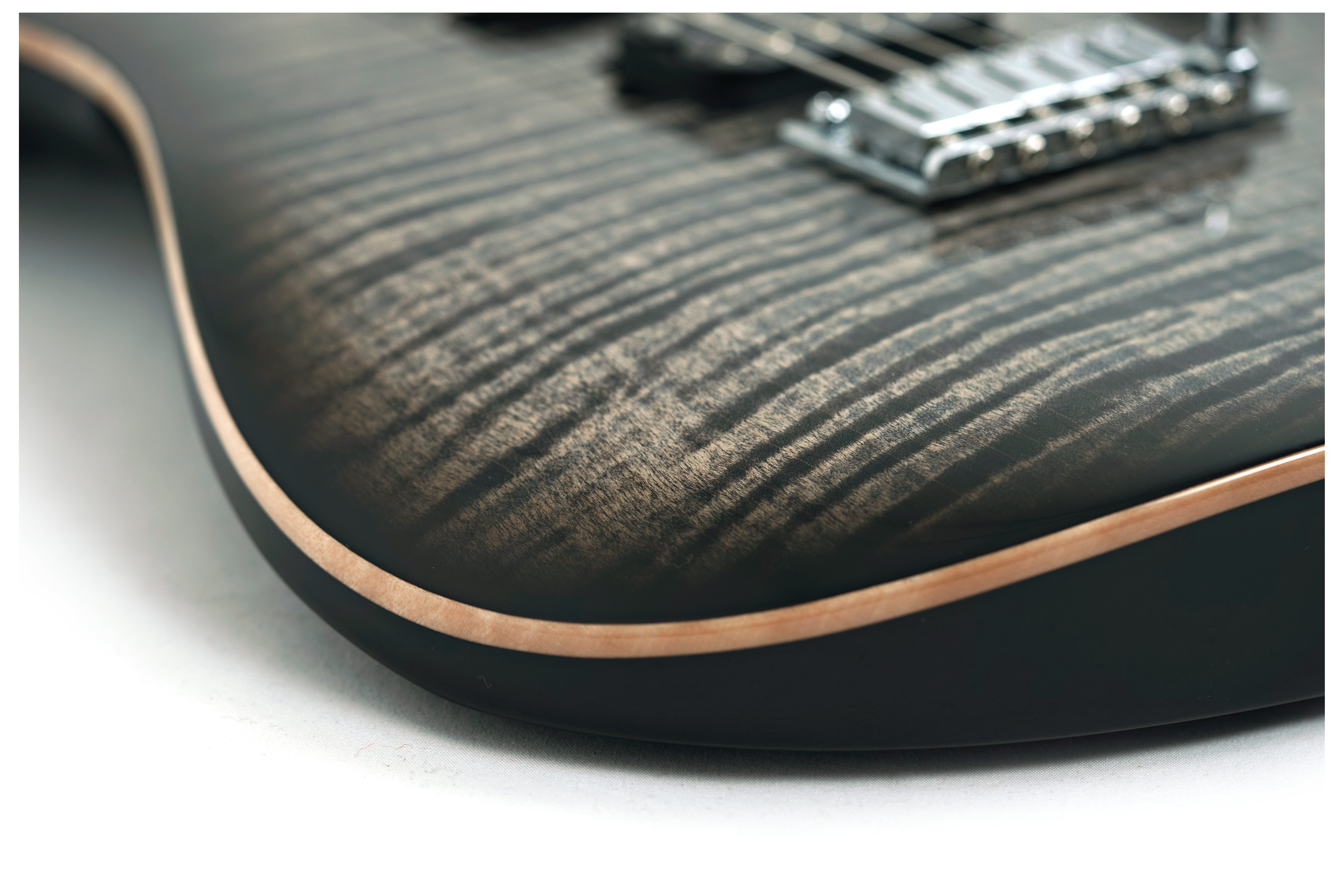 GUITARGUITAR Suhr Modern Plus Charcoal Burst Pau Ferro Fingerboard HSH #91383