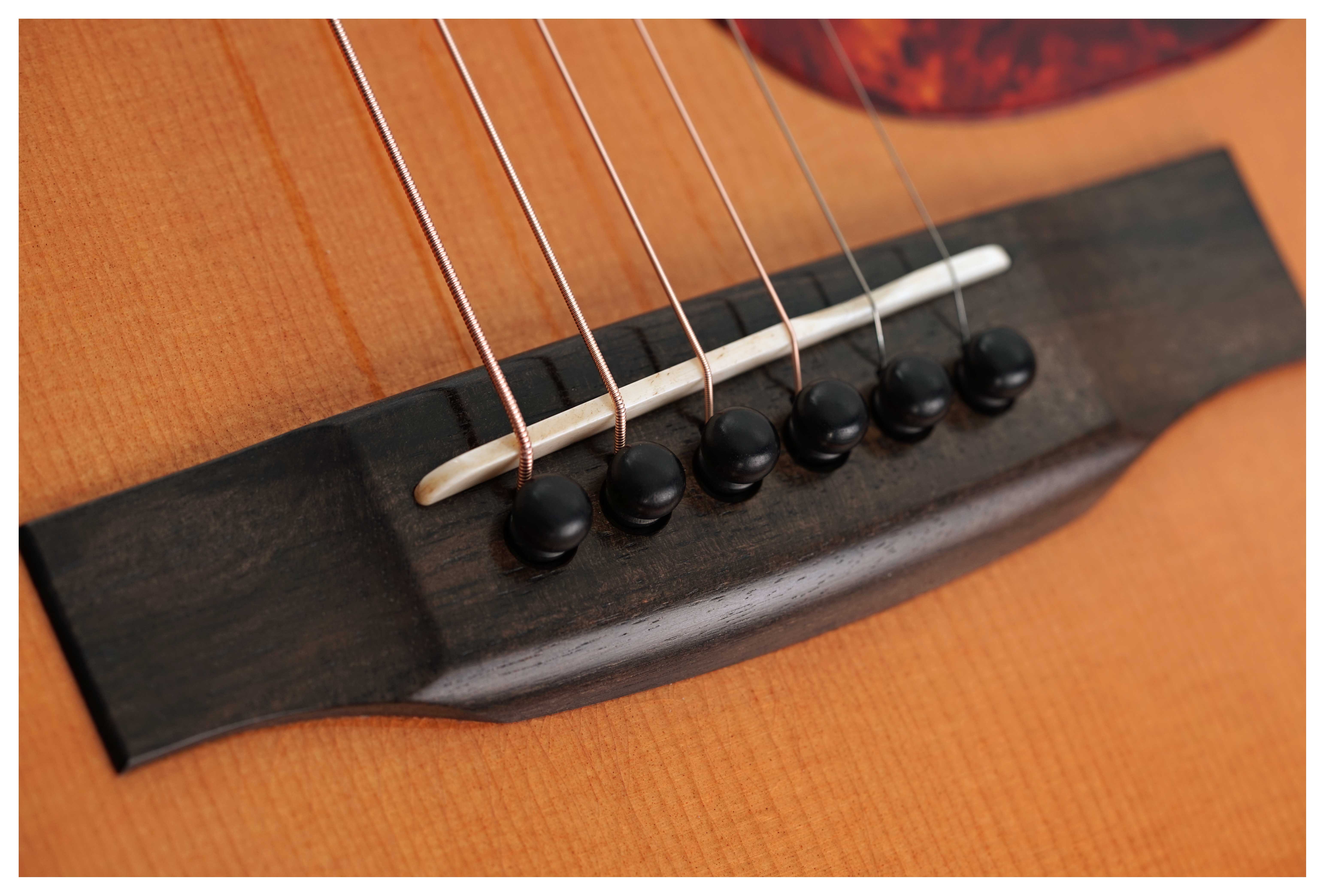 GUITARGUITAR Atkin The Essential D