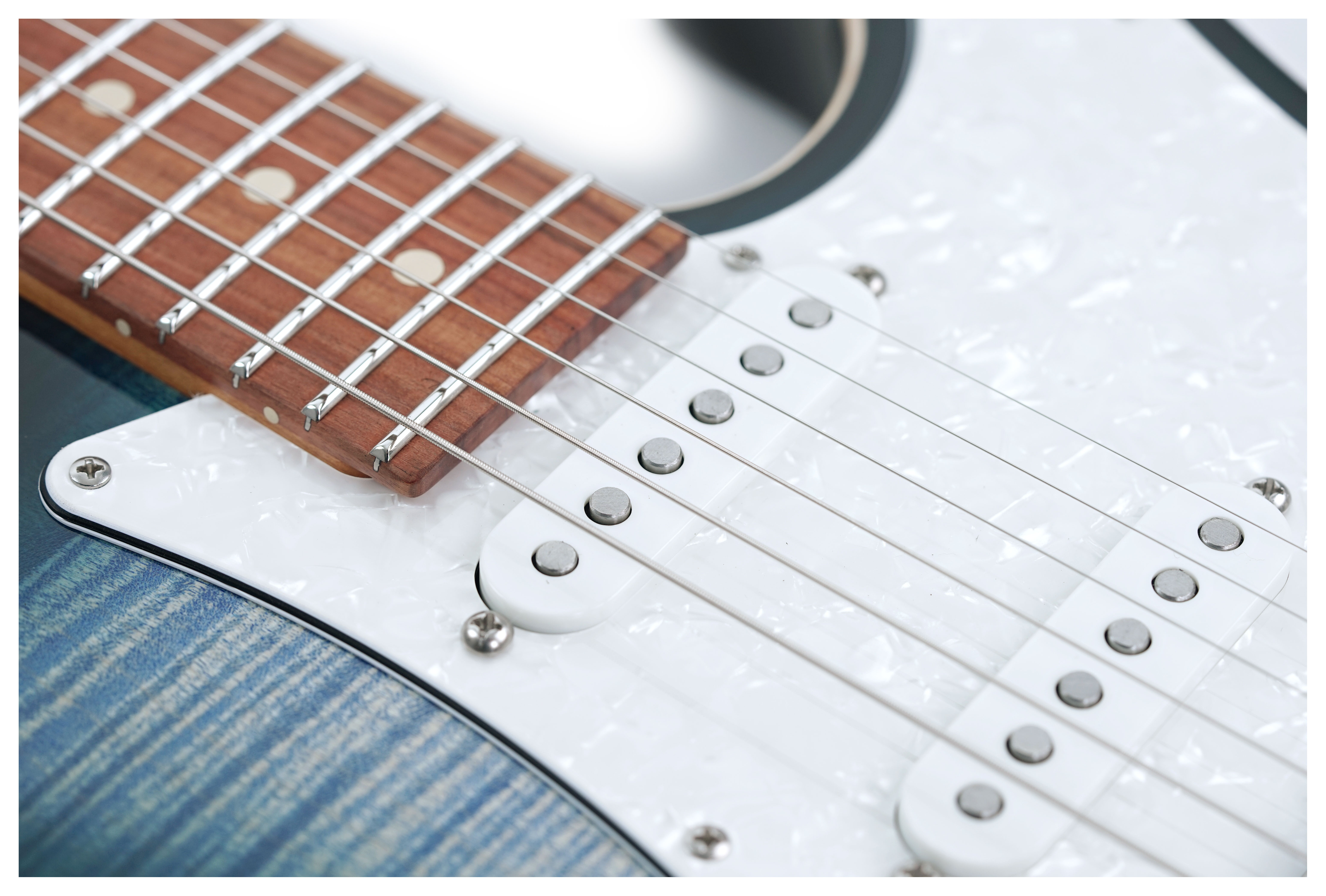 GUITARGUITAR Suhr Standard Plus Faded Trans Whale Blue Burst Roasted Maple Neck with Pau Ferro Fingerboard #85674