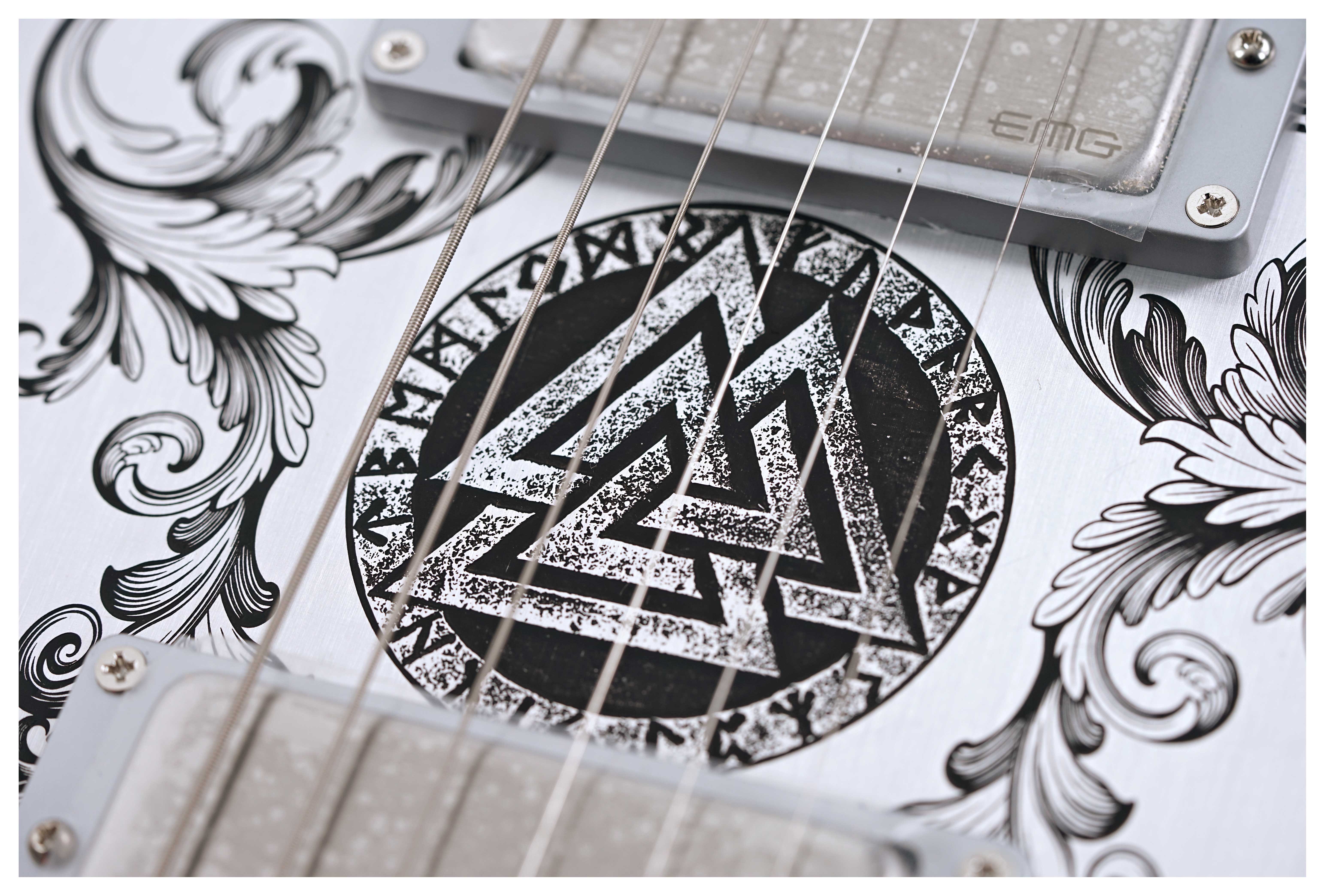 GUITARGUITAR Wylde Audio Barbarian Ironworks Black Burst