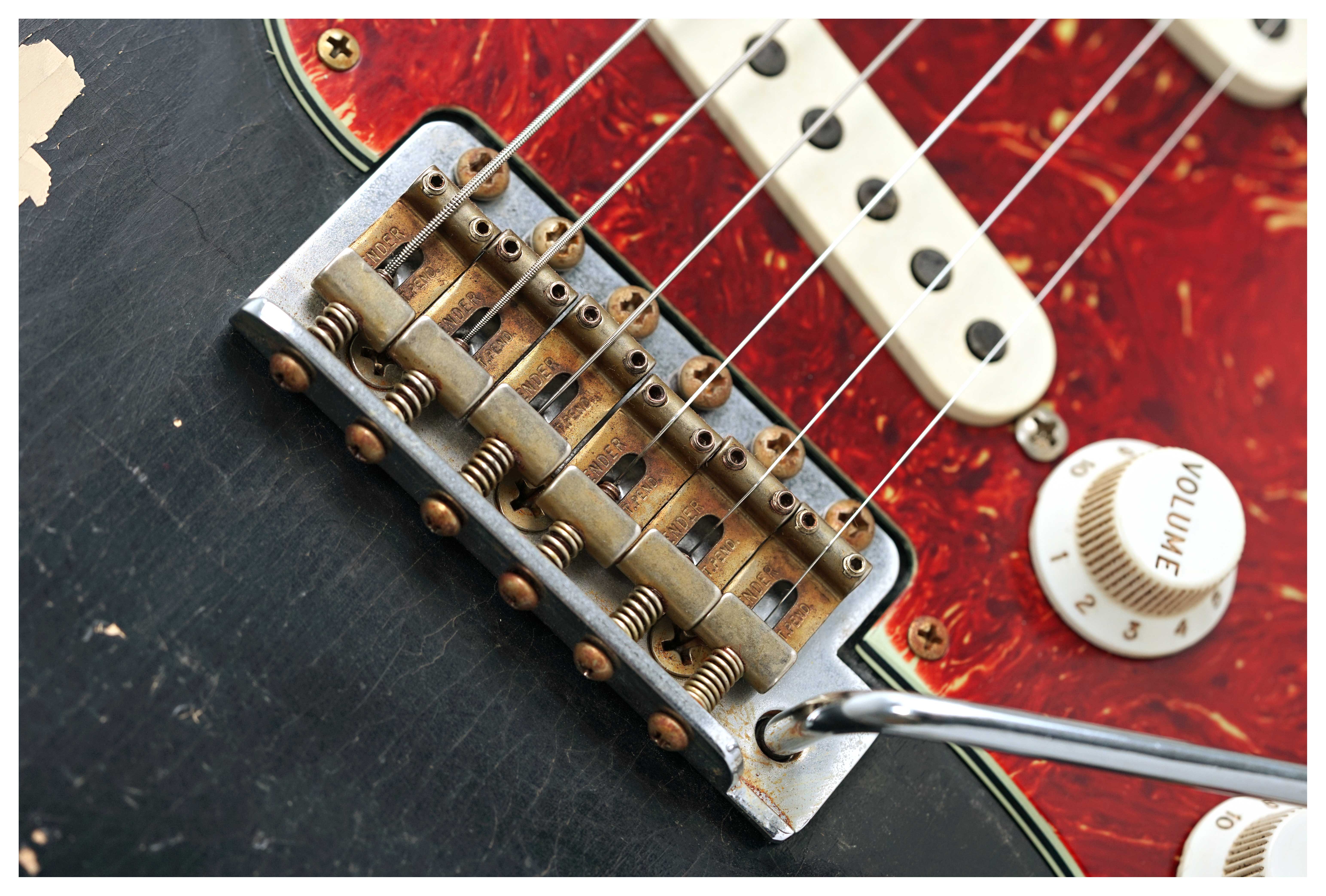 GUITARGUITAR Fender Custom Shop 61 Stratocaster Heavy Relic Black over Desert Sand Rosewood Fingerboard Master Built by Austin MacNutt #R139998
