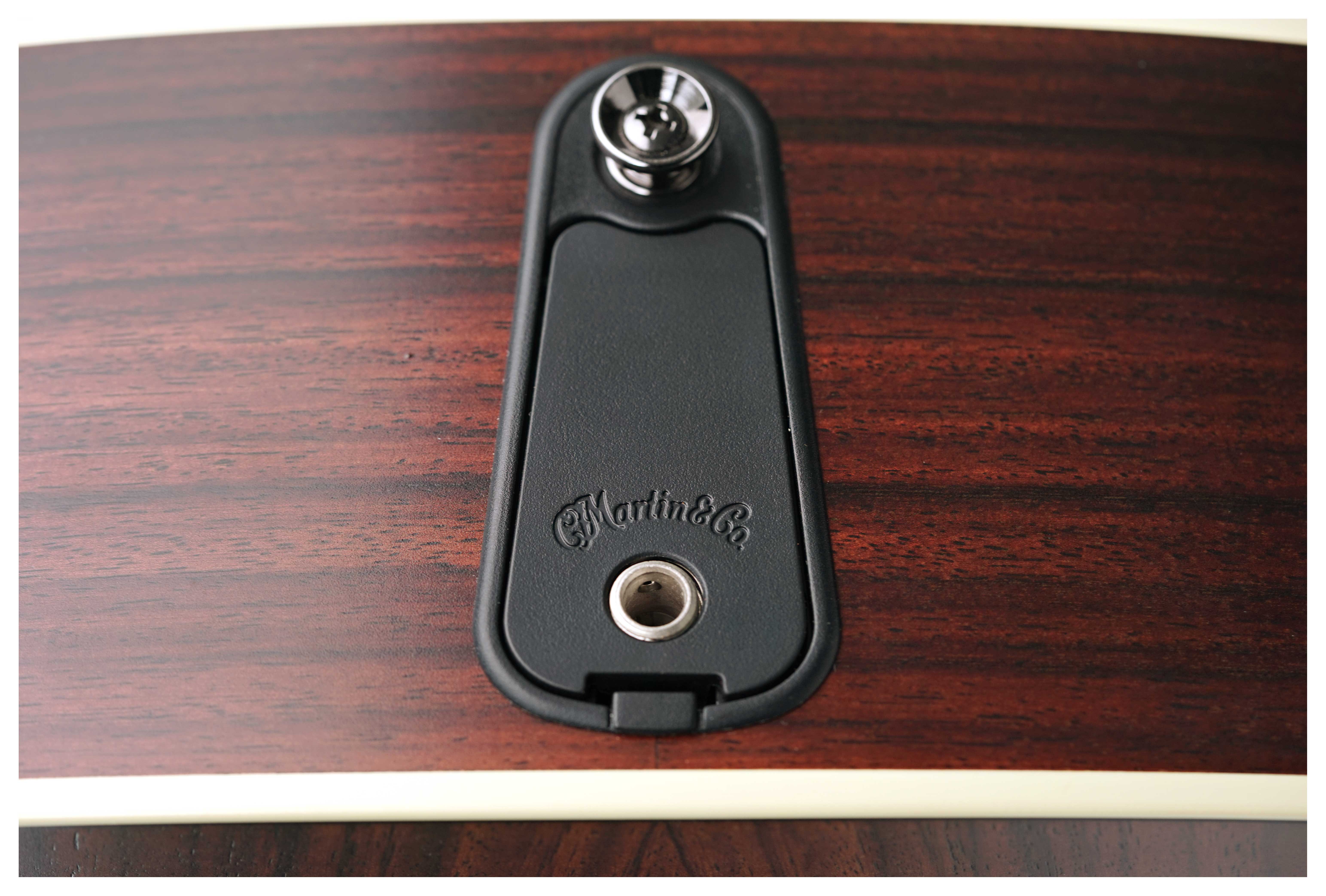 GUITARGUITAR Martin BC16E-01