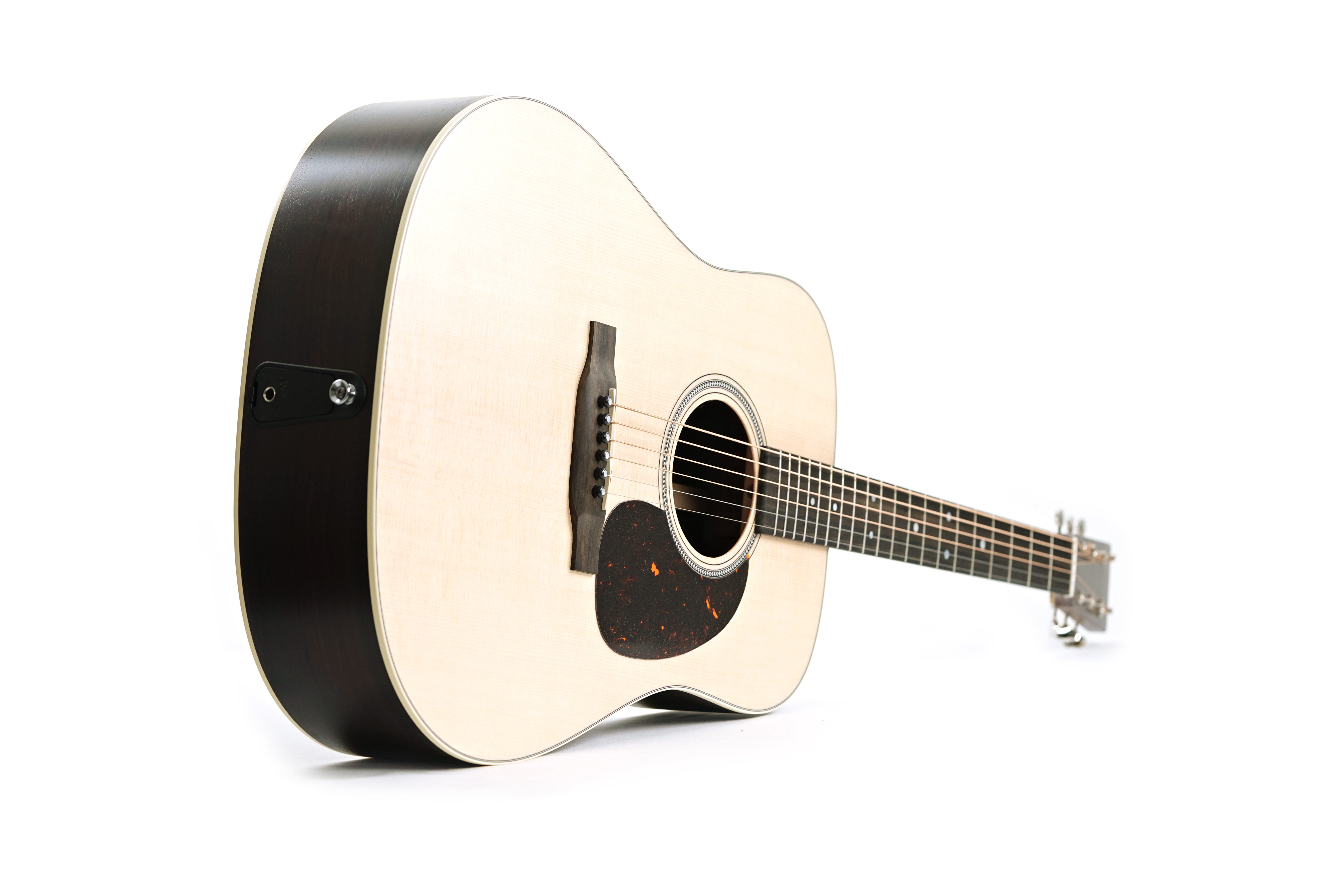 GUITARGUITAR Martin D-16E