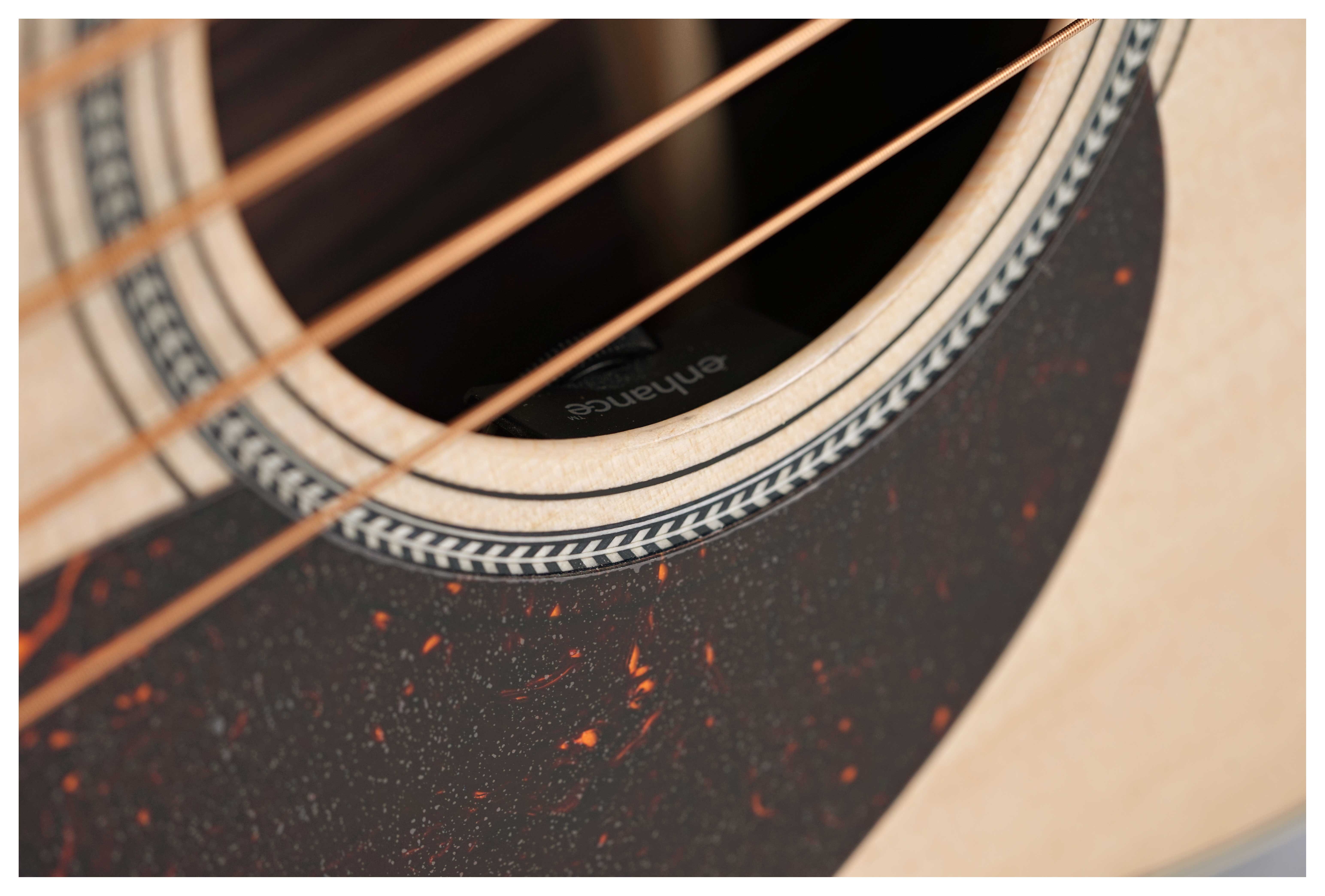 GUITARGUITAR Martin BC16E-01