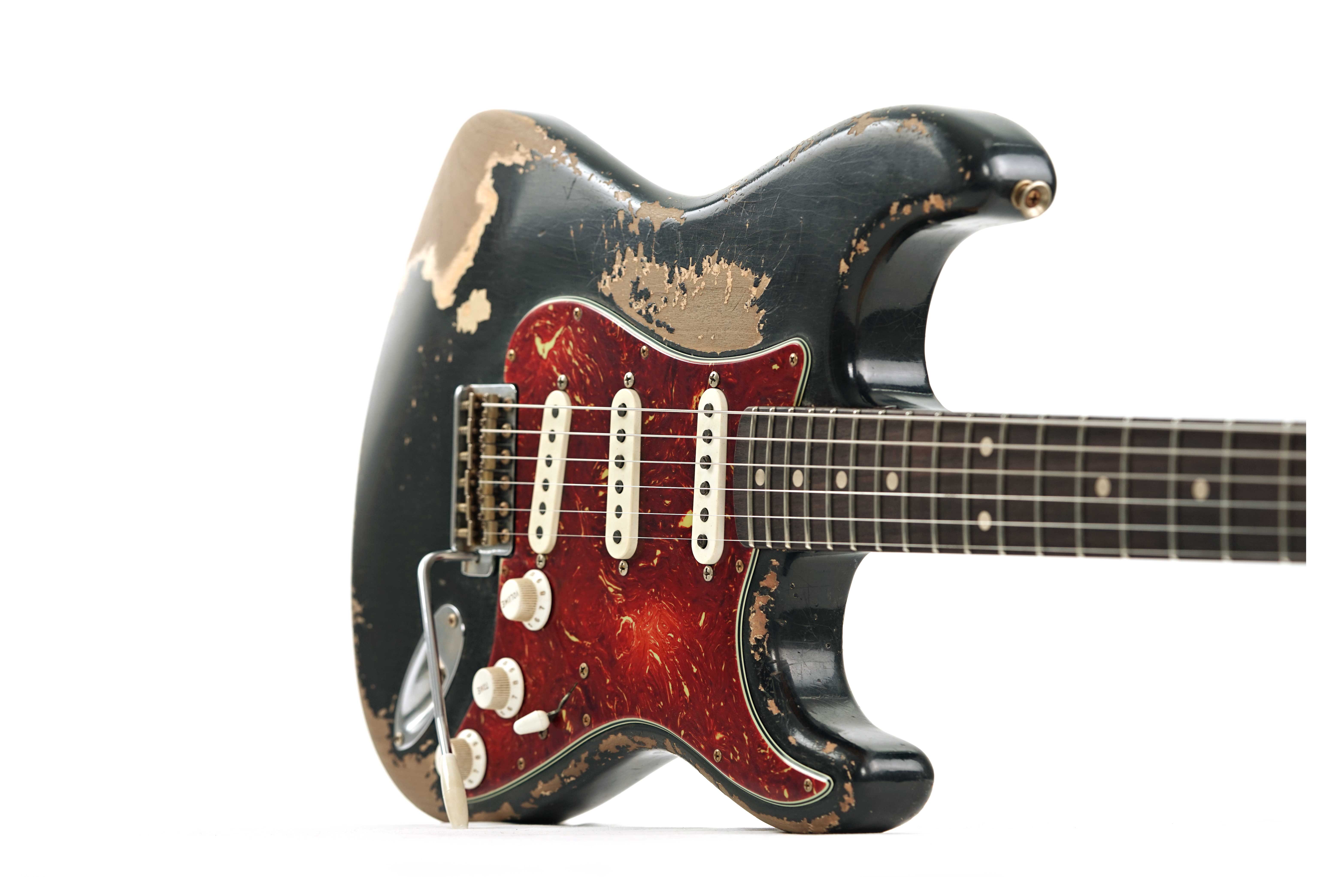 GUITARGUITAR Fender Custom Shop 61 Stratocaster Heavy Relic Black over Desert Sand Rosewood Fingerboard Master Built by Austin MacNutt #R139998