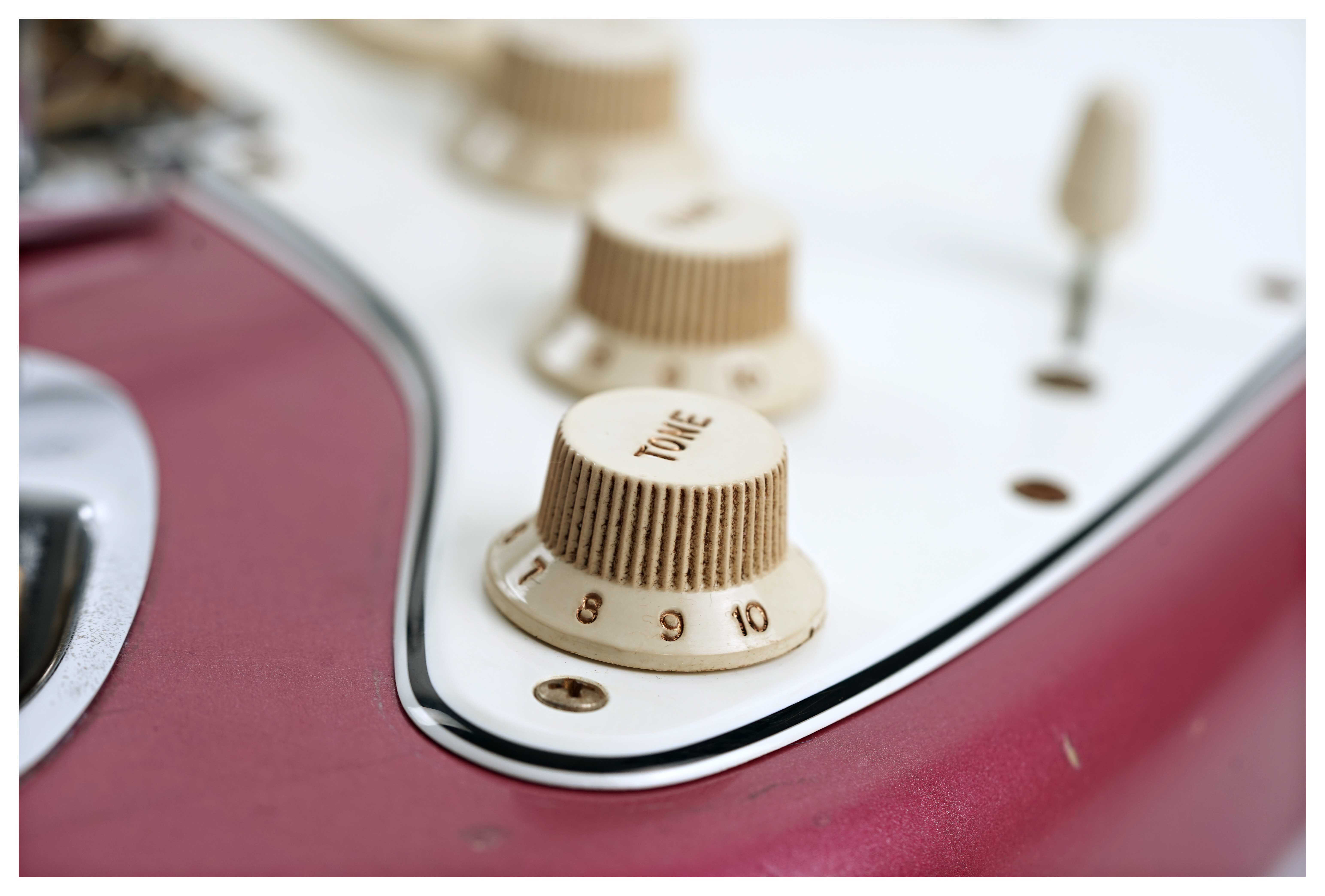 GUITARGUITAR Fender Custom Shop 1962 Stratocaster Journeyman Relic Burgundy Mist Masterbuilt by Austin MacNutt