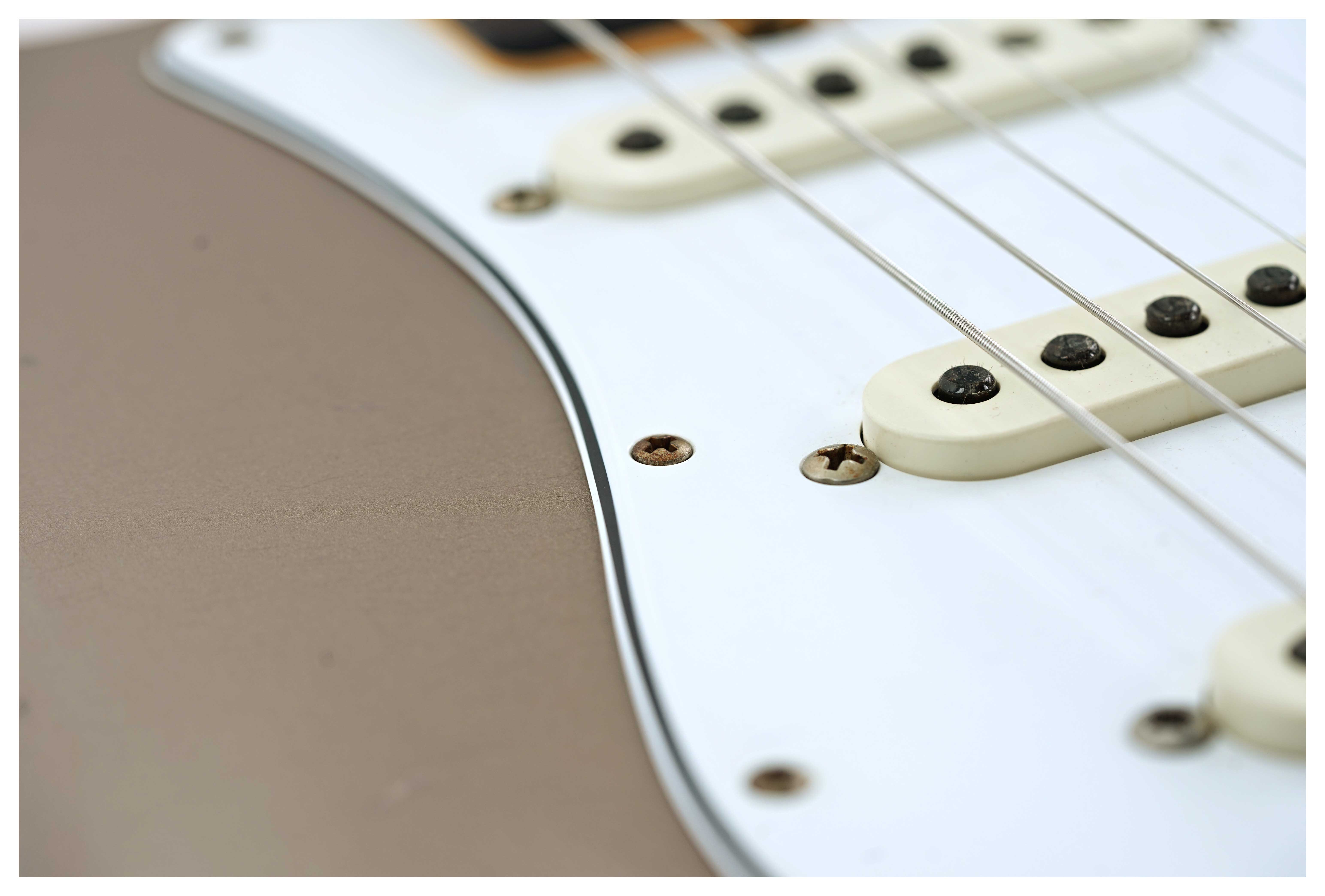 GUITARGUITAR Fender Custom Shop 1962 Stratocaster Journeyman Relic Shoreline Gold Masterbuilt by Austin MacNutt