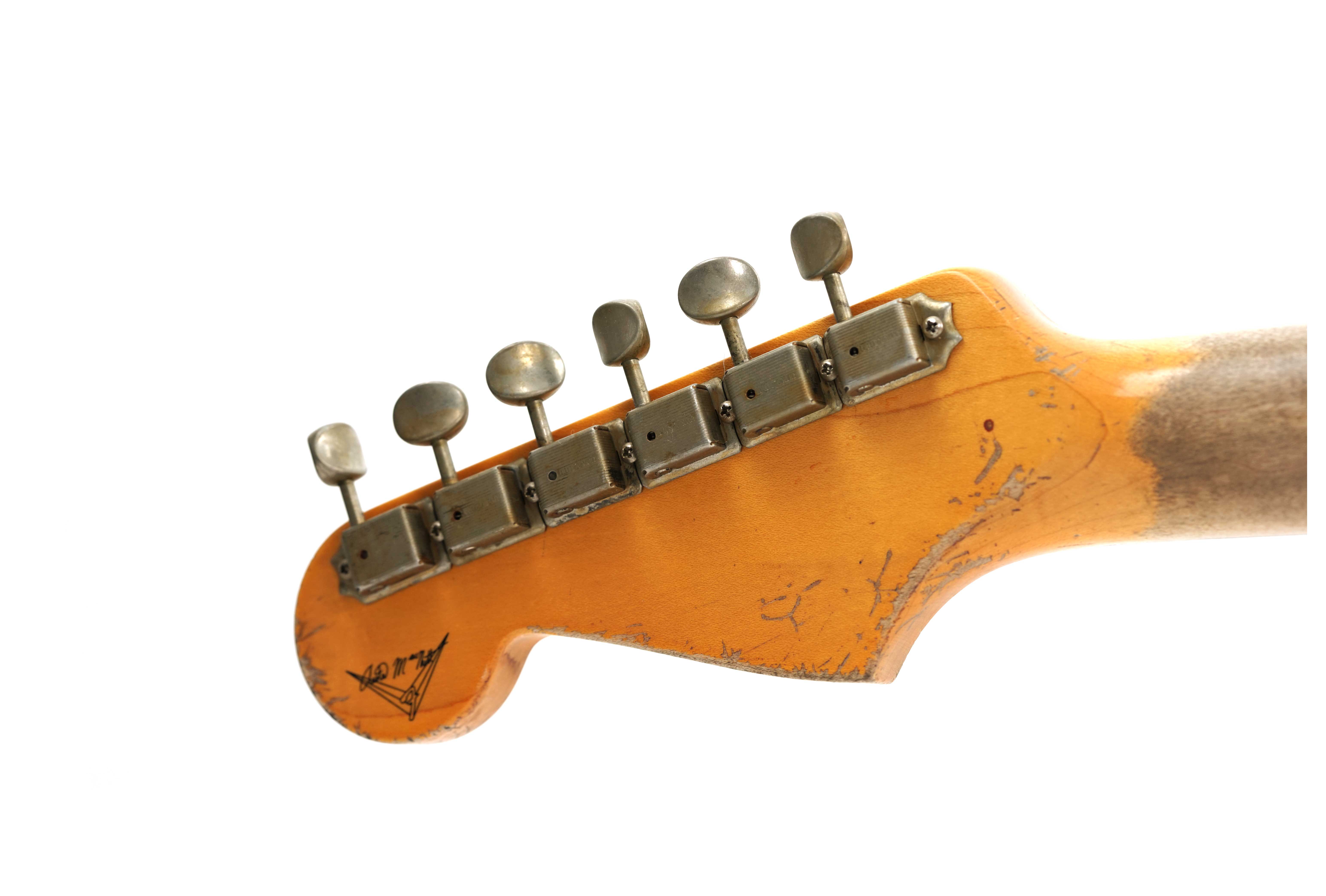 GUITARGUITAR Fender Custom Shop 61 Stratocaster Heavy Relic Black over Desert Sand Rosewood Fingerboard Master Built by Austin MacNutt #R139998