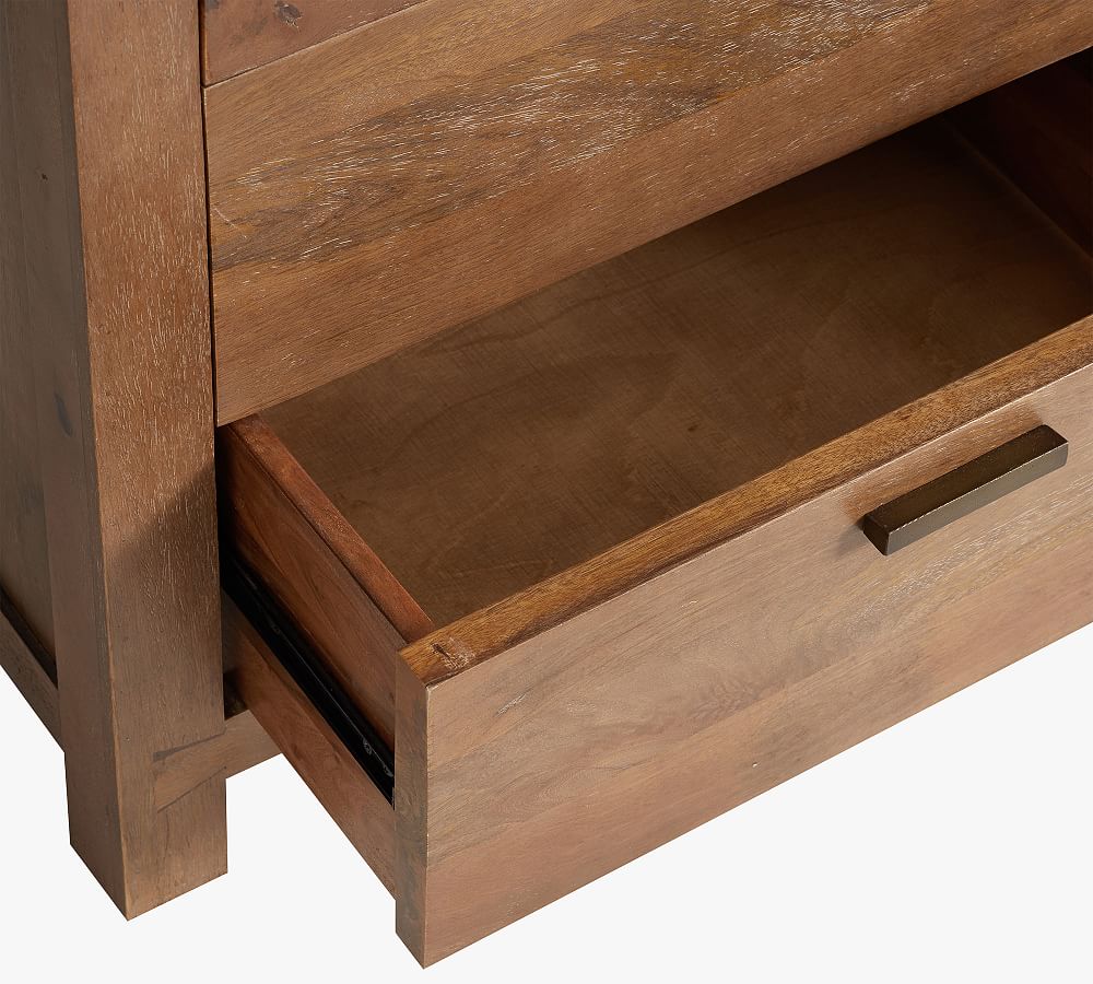 Pottery Barn Reed 4-Drawer Dresser (28.5")