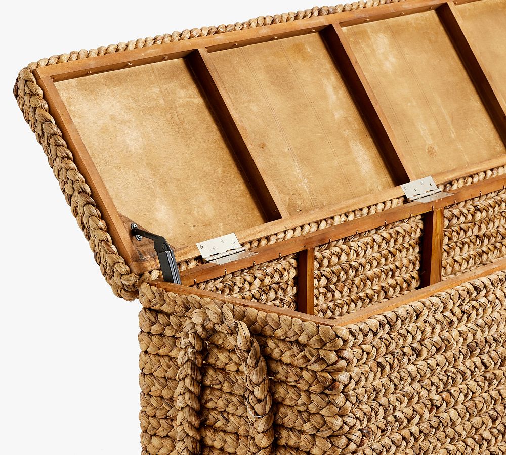 Pottery Barn Beachcomber Handwoven Trunk