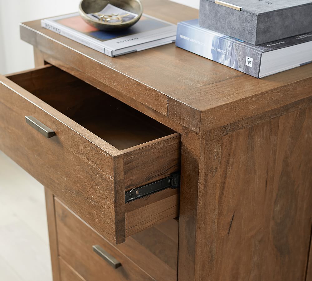 Pottery Barn Reed 4-Drawer Dresser (28.5")