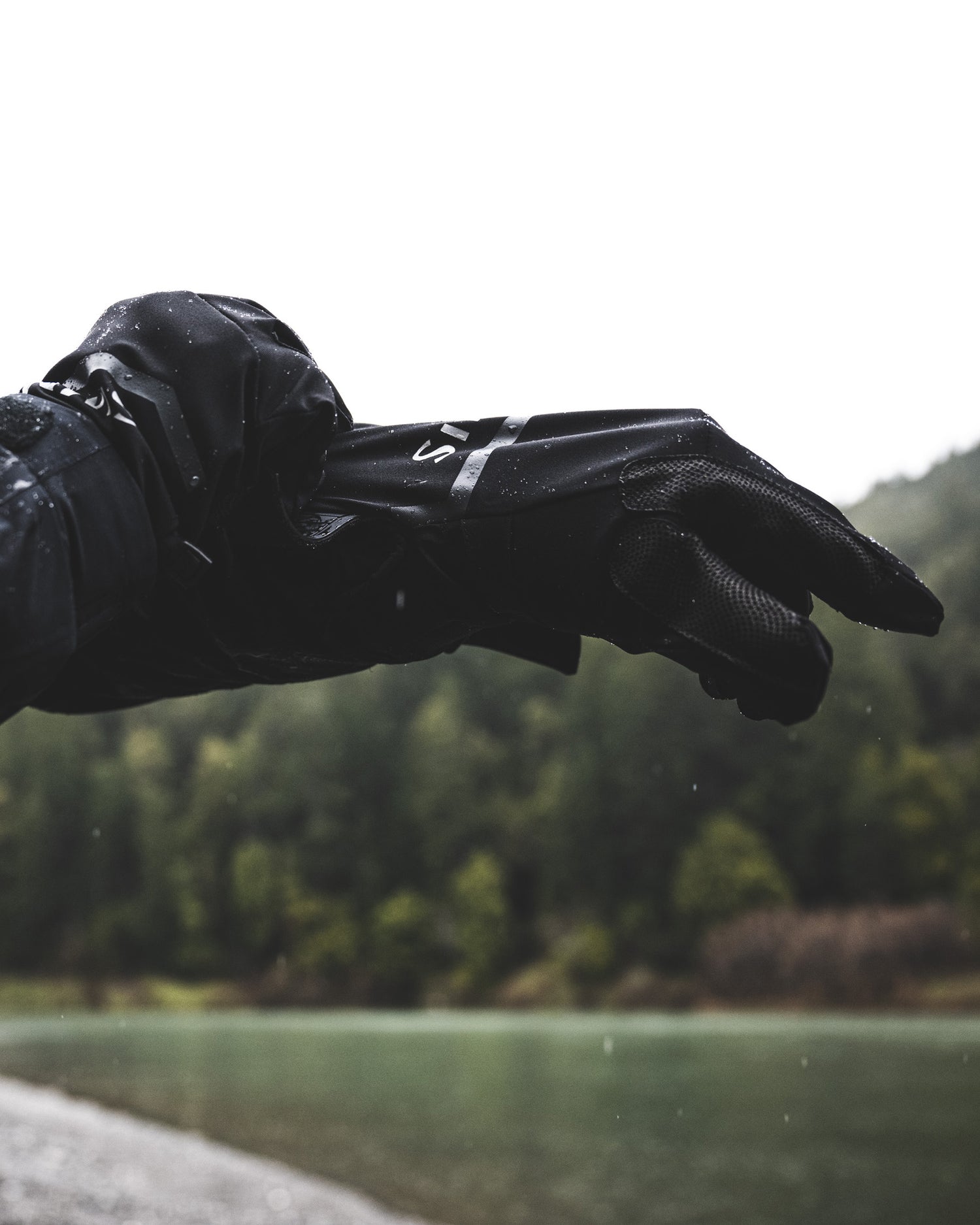 Simms ProDry™ GORE-TEX Fishing Glove + Liner