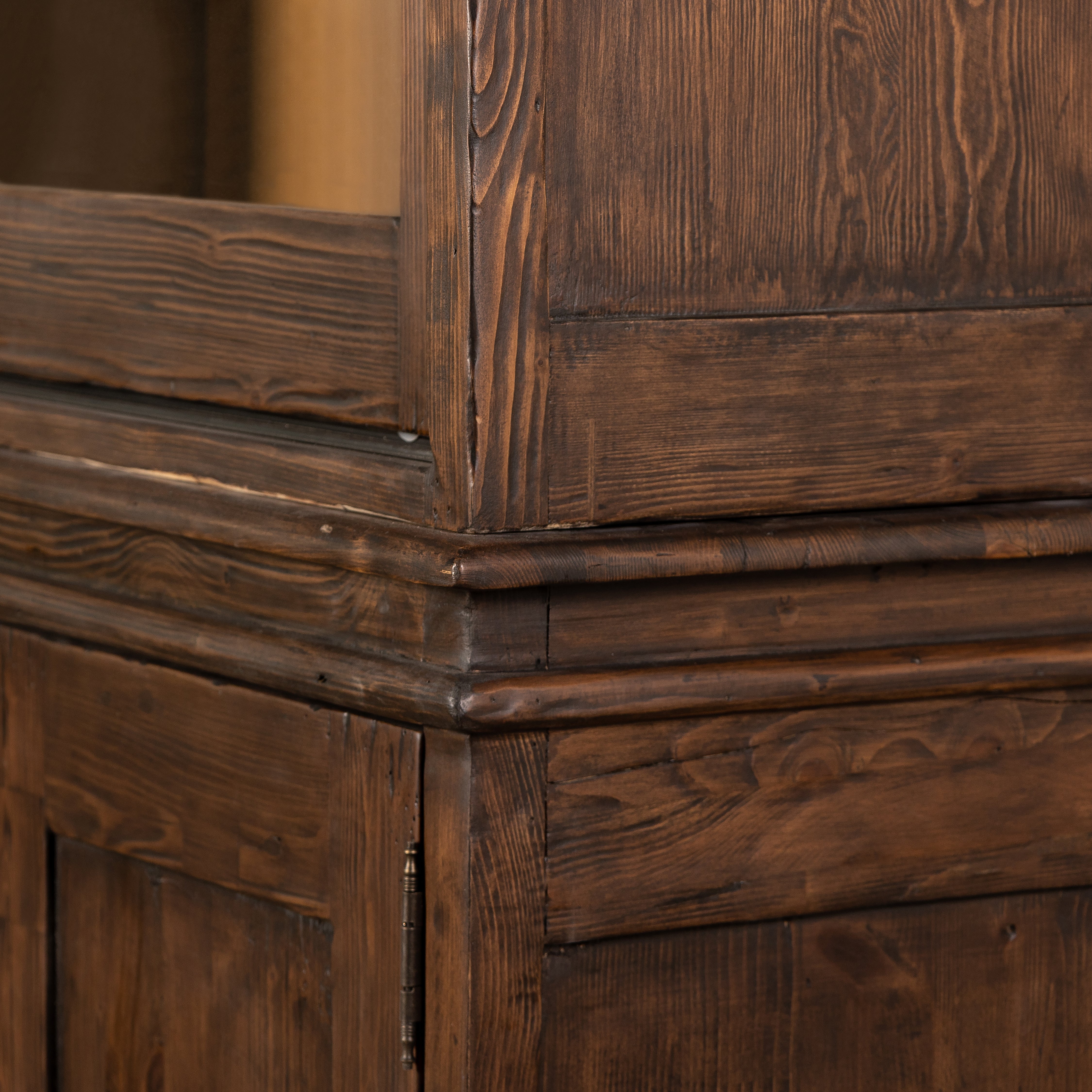 Magnolia Autumn Hutch