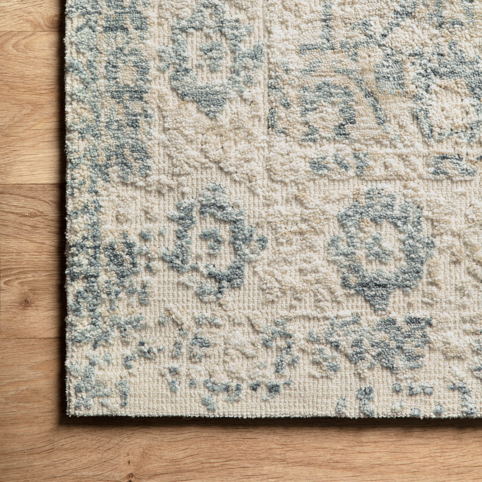 Magnolia Lindsay Aqua Rug