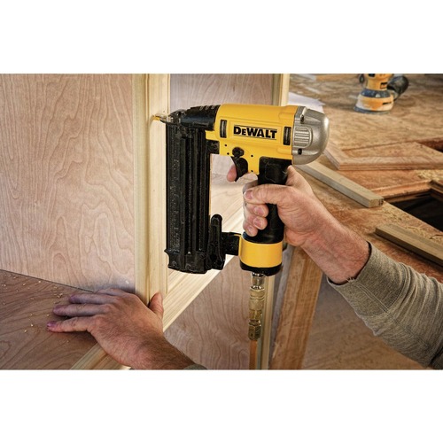 DEWALT Factory Reconditioned Dewalt 18 Gauge Brad Nailer and 6 Gallon Oil-Free Pancake Air Compressor Combo Kit - DWFP1KITR