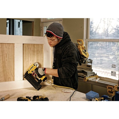 DEWALT Factory Reconditioned Dewalt 18 Gauge Brad Nailer and 6 Gallon Oil-Free Pancake Air Compressor Combo Kit - DWFP1KITR