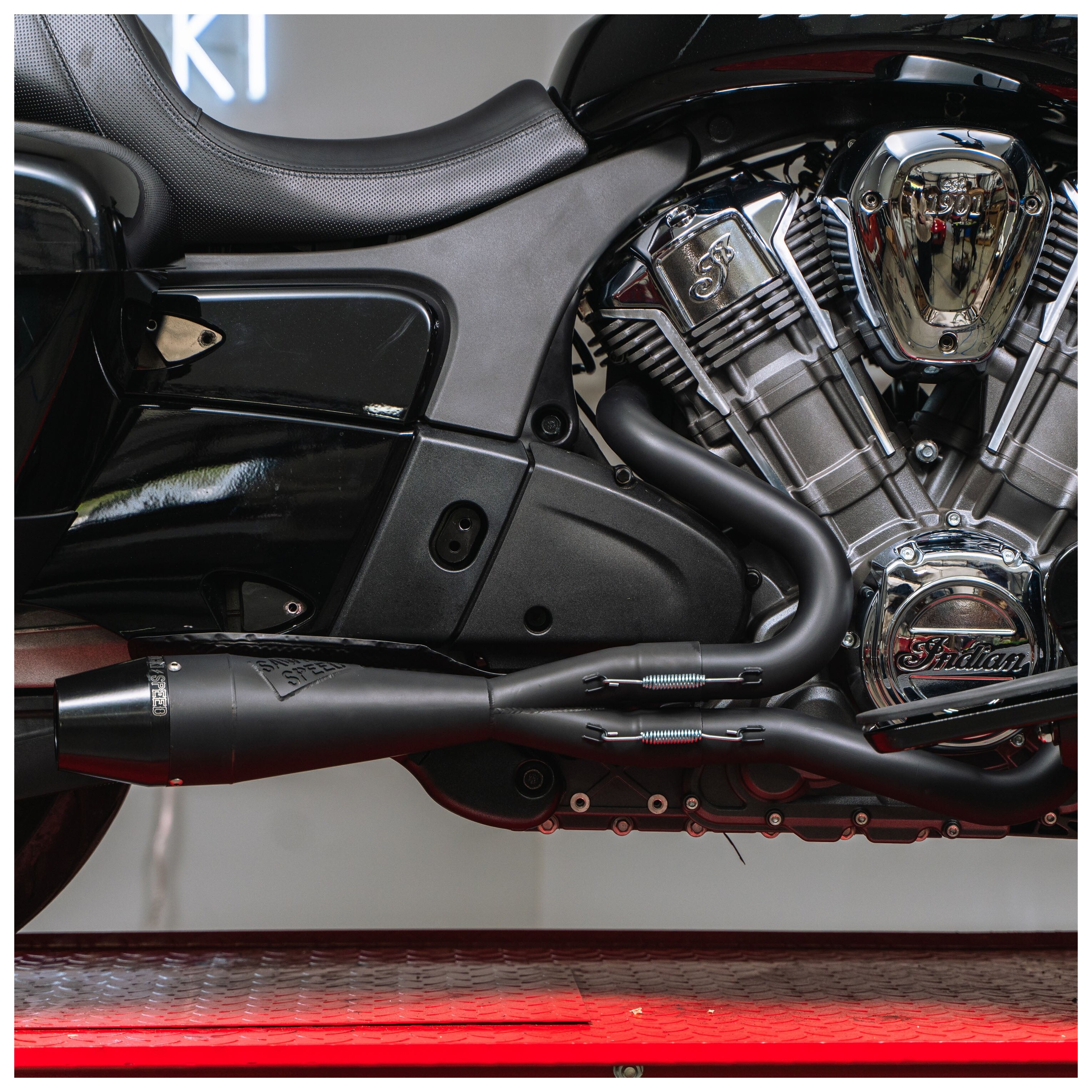 Sawicki Speed Shop 2-Into-1 Shorty Exhaust For Indian
