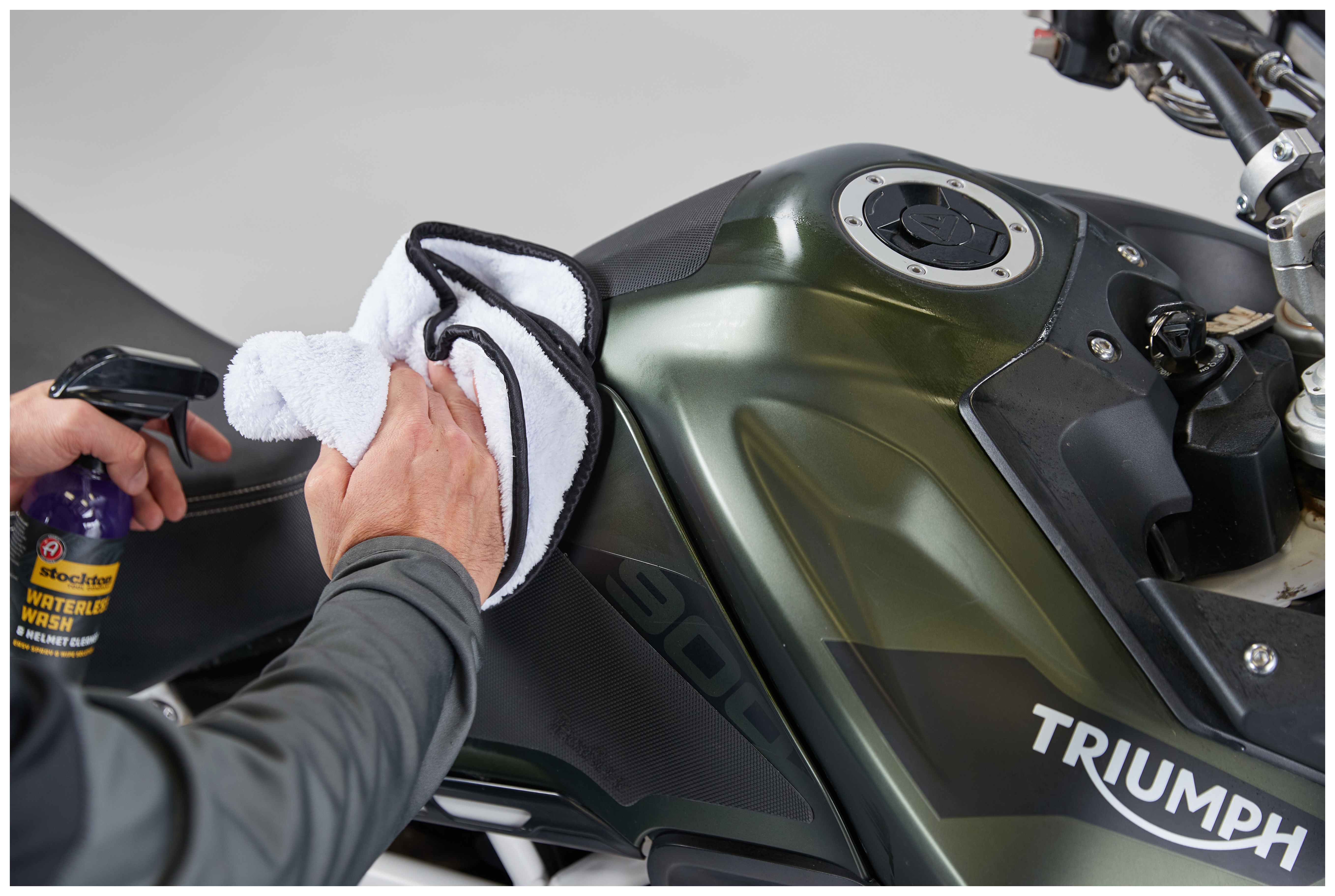 Stockton X Adam's Waterless Wash and Helmet Cleaner