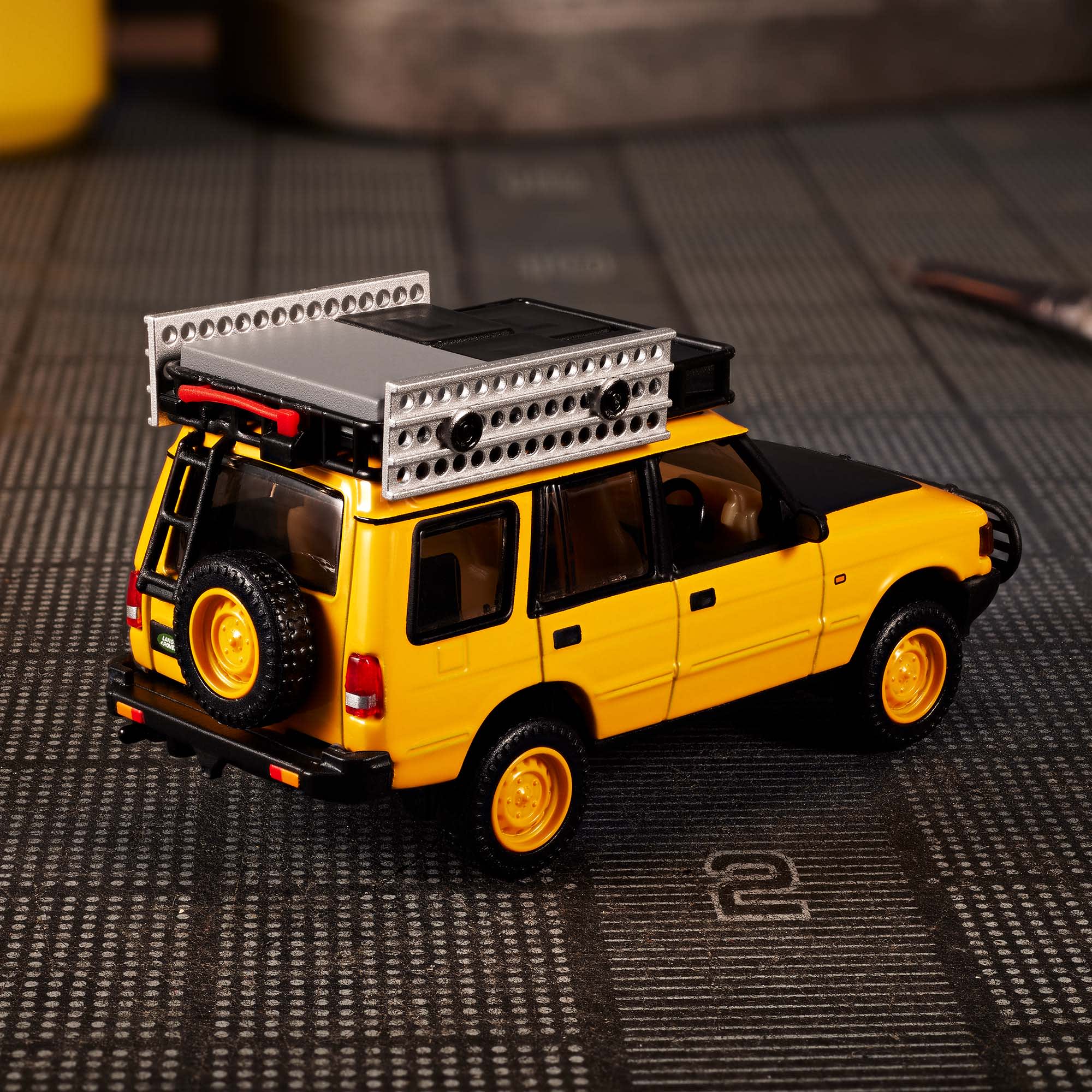 Mattel Creations Hot Wheels Elite 64 Mod Shop '94 Land Rover Discovery