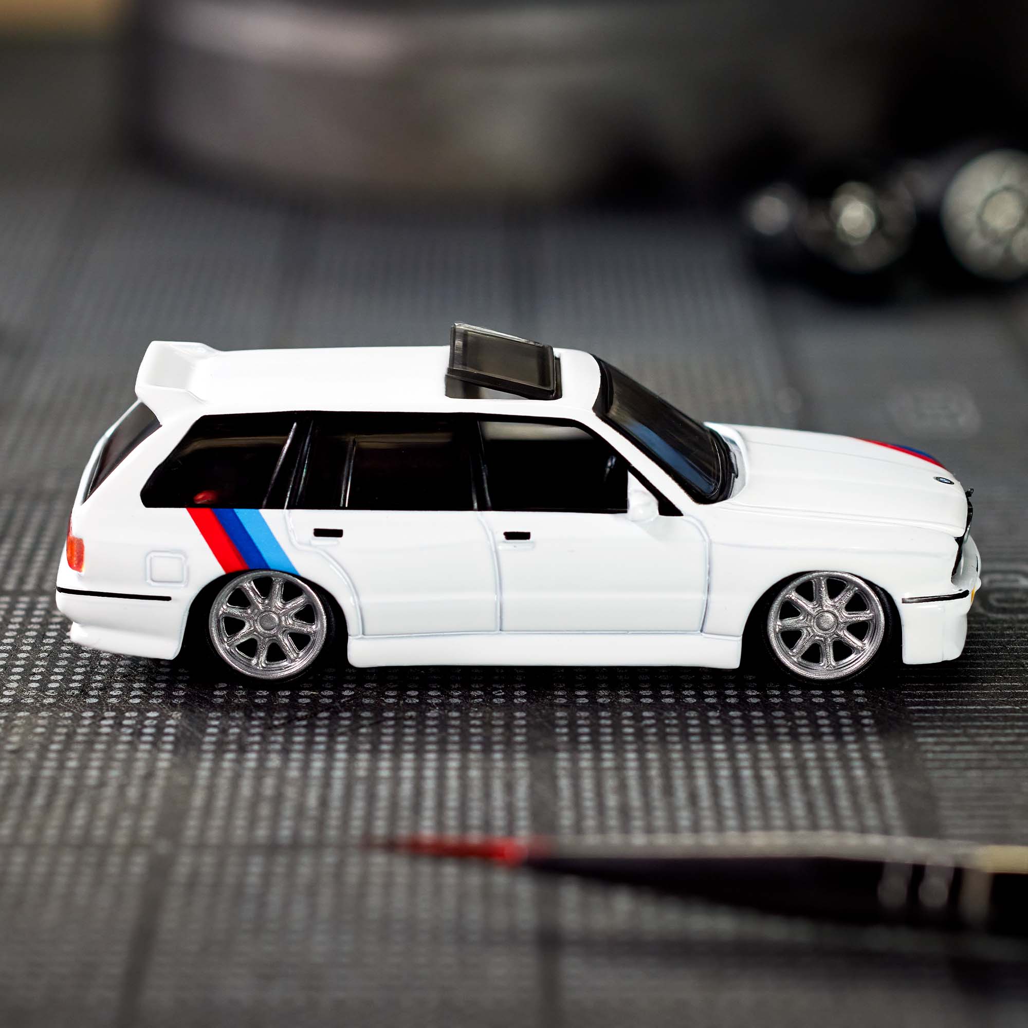 Mattel Creations Hot Wheels Elite 64 1990 BMW 318i Touring