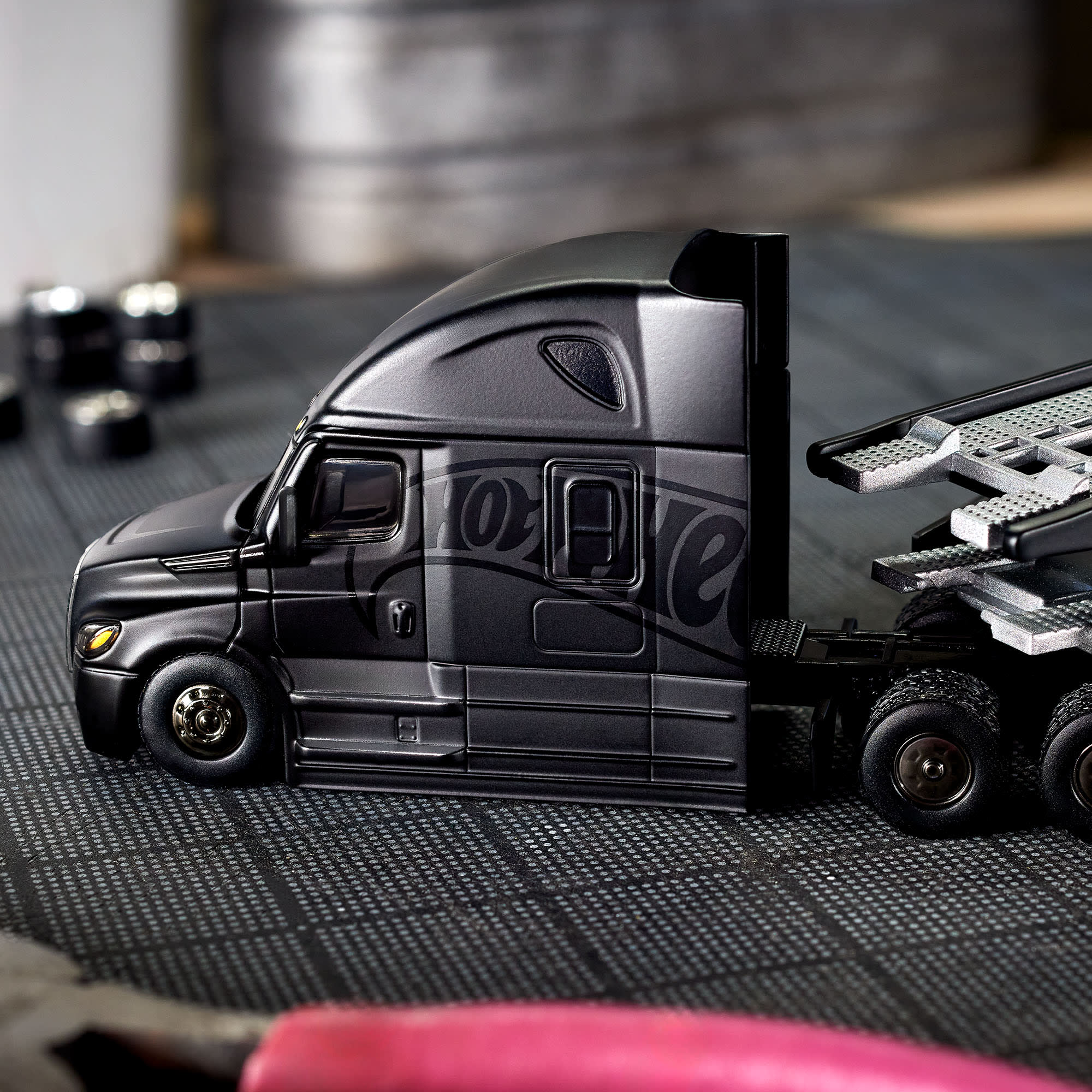 Mattel Creations Hot Wheels Elite 64 Freightliner Cascadia