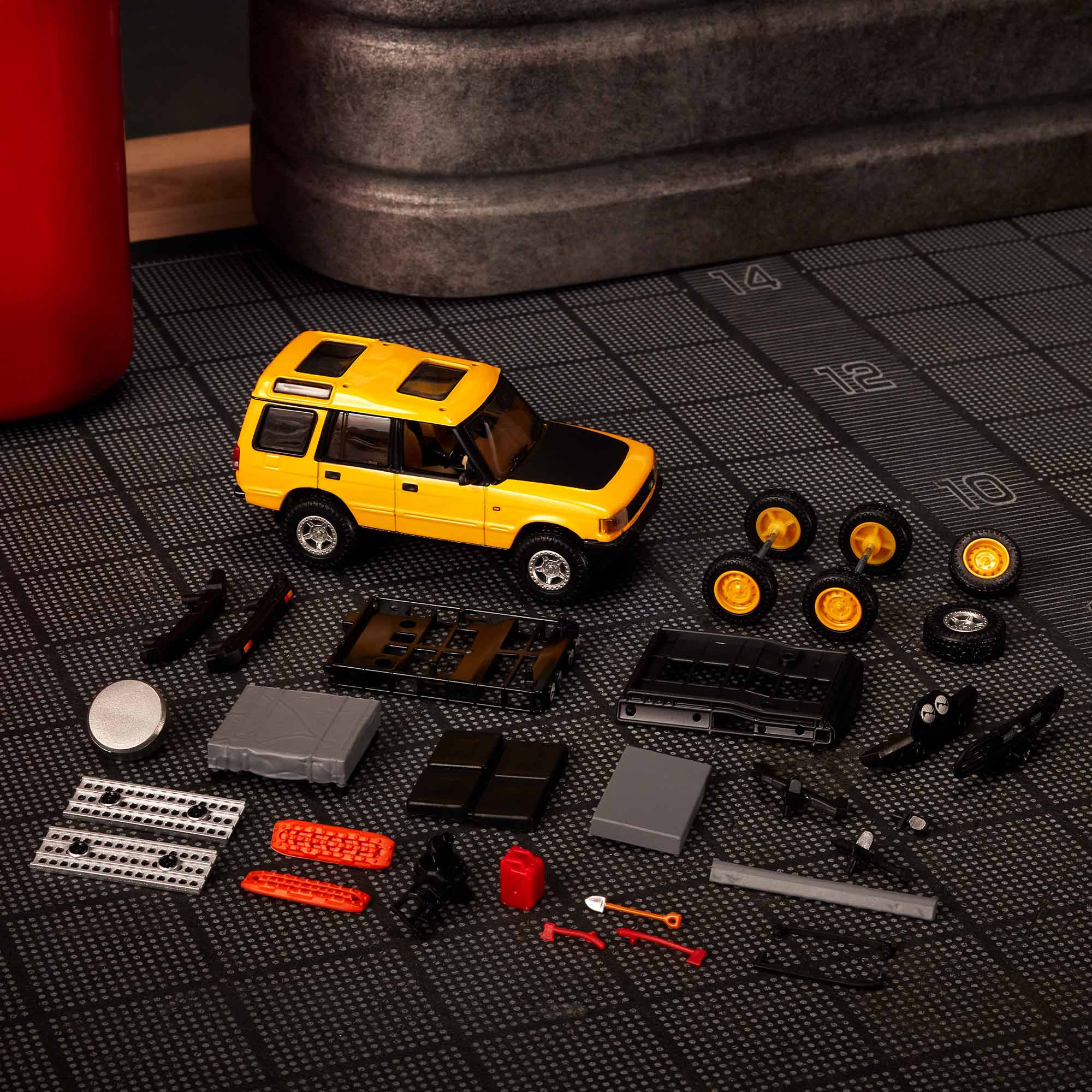 Mattel Creations Hot Wheels Elite 64 Mod Shop '94 Land Rover Discovery