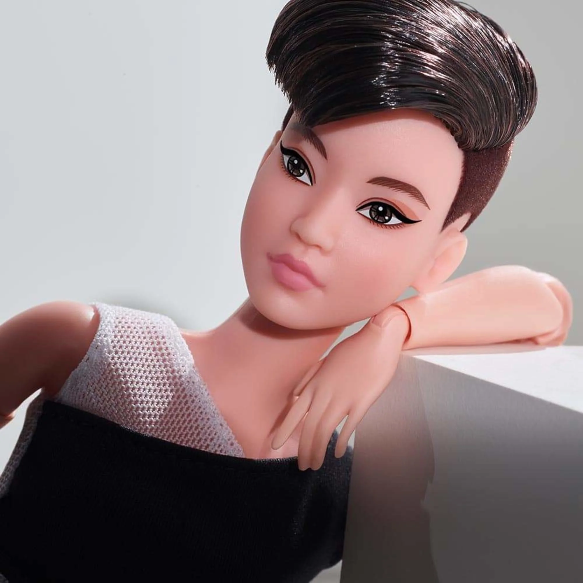 Mattel Creations Barbie Looks Doll (Petite, Brunette Pixie Cut)