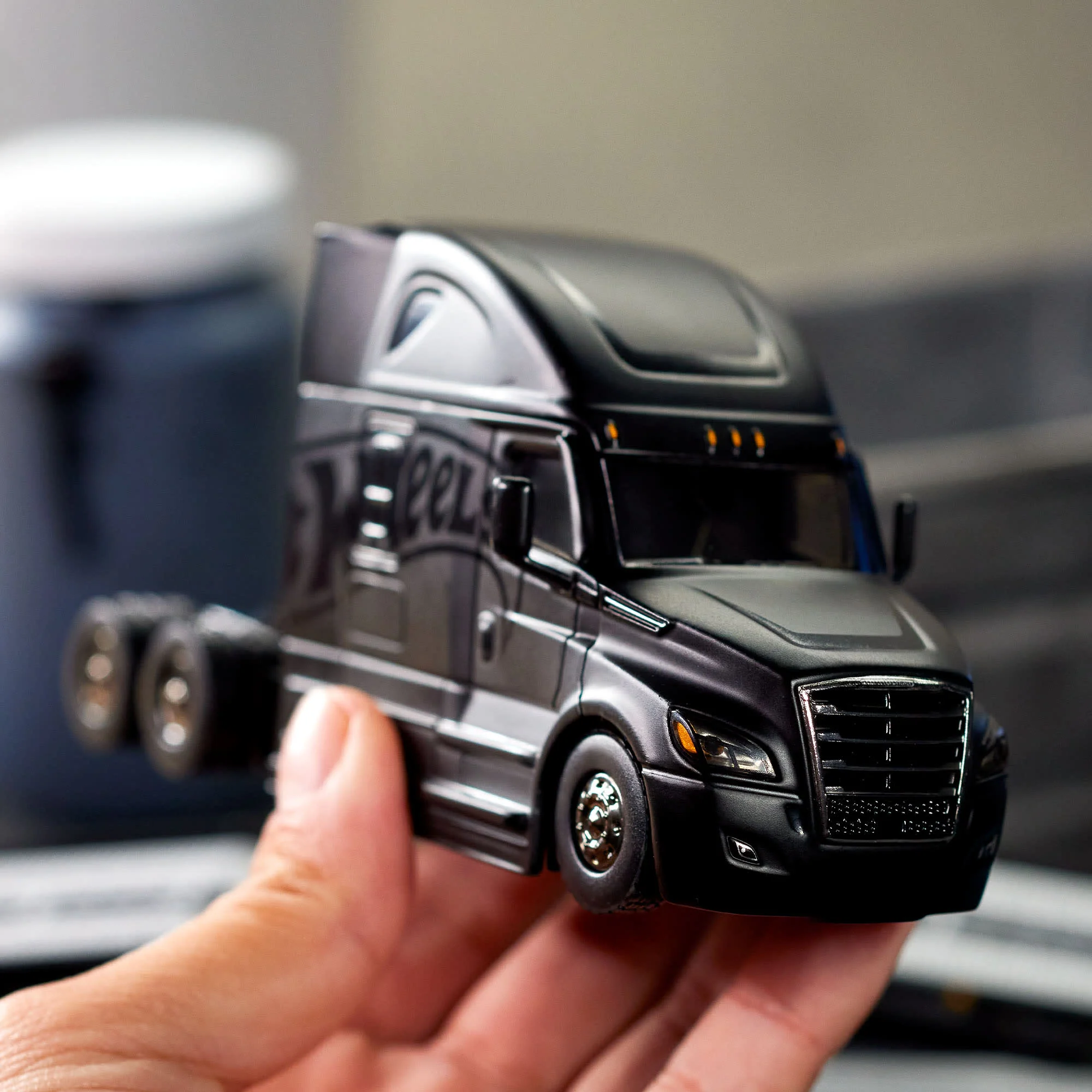 Mattel Creations Hot Wheels Elite 64 Freightliner Cascadia