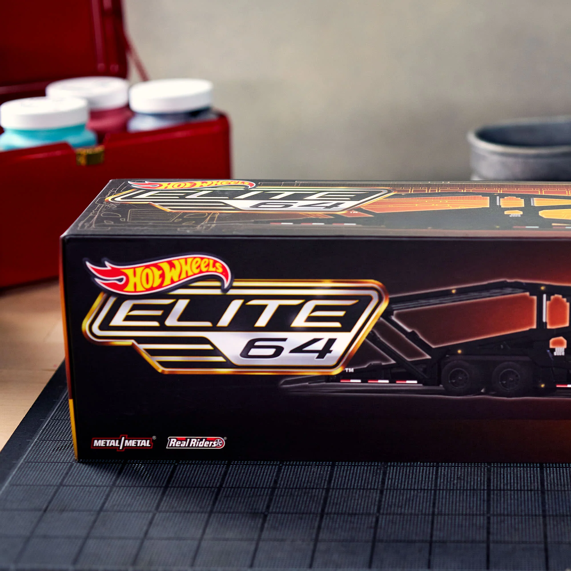 Mattel Creations Hot Wheels Elite 64 Freightliner Cascadia