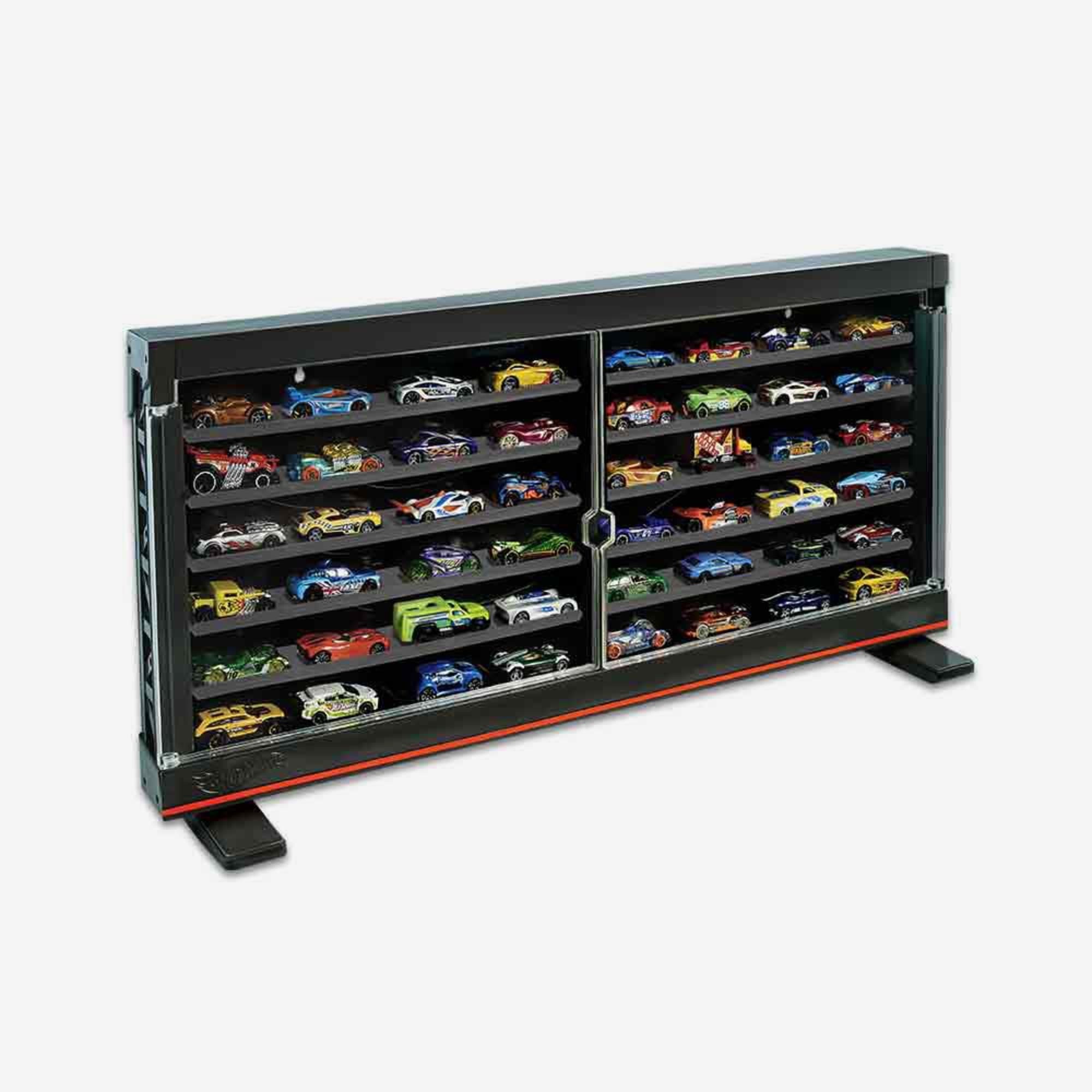 Mattel Creations HW Display Case Plus Exclusive Mercedes-Benz 190 E 2.5-16 Evolution II