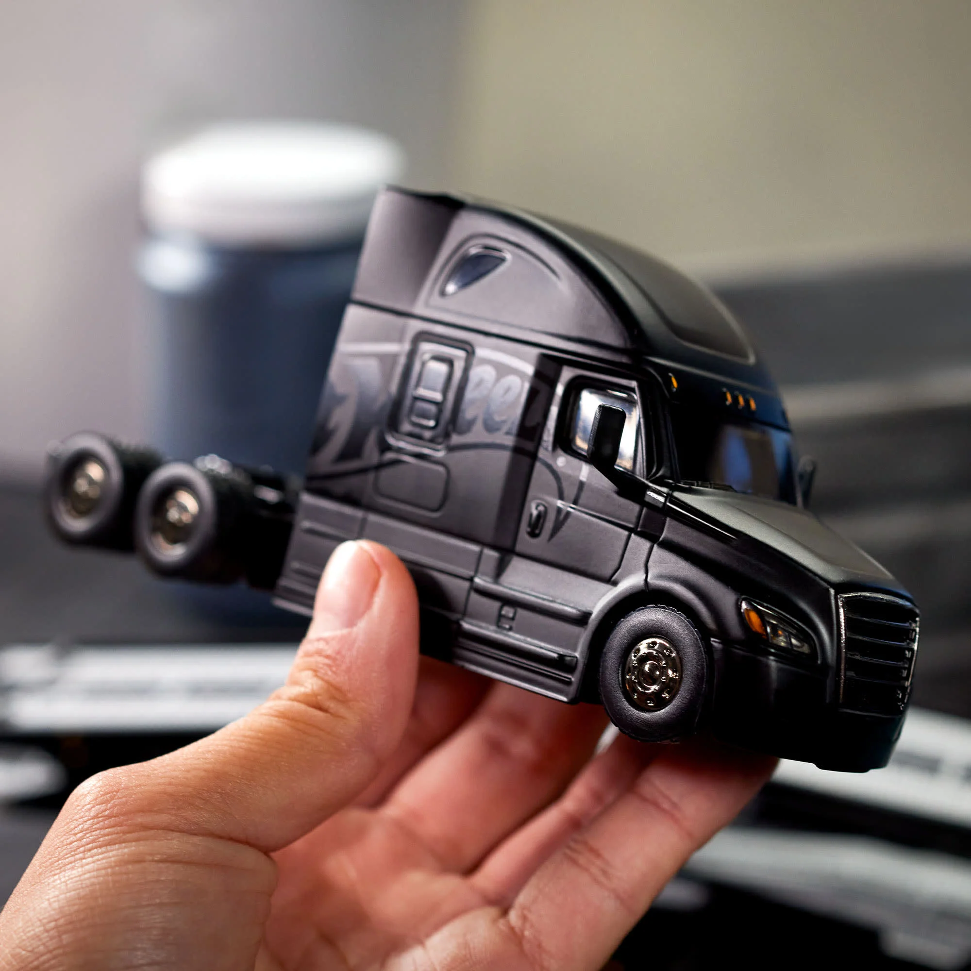 Mattel Creations Hot Wheels Elite 64 Freightliner Cascadia